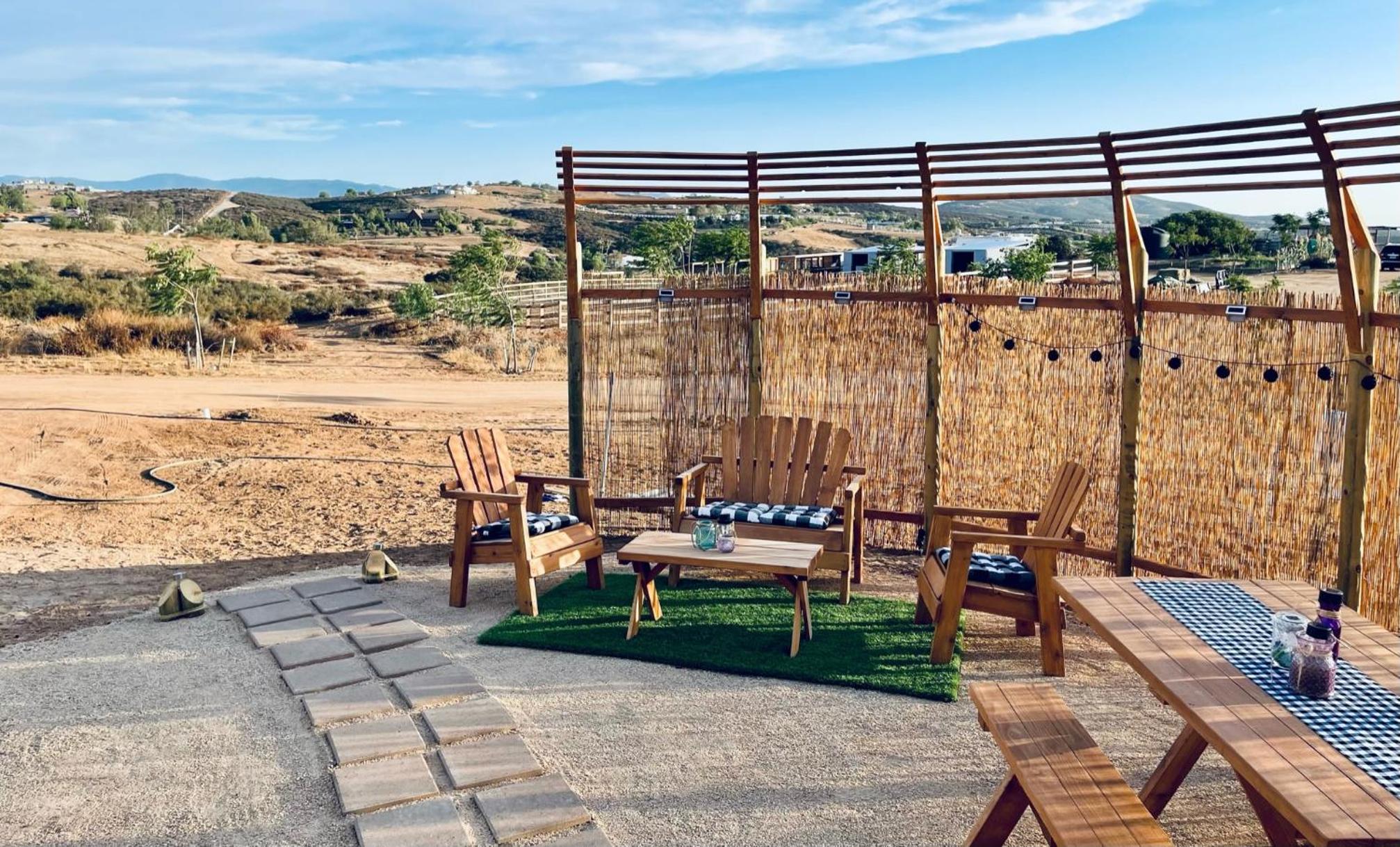 Hotel Rustic Farm meadow stay - Image 1