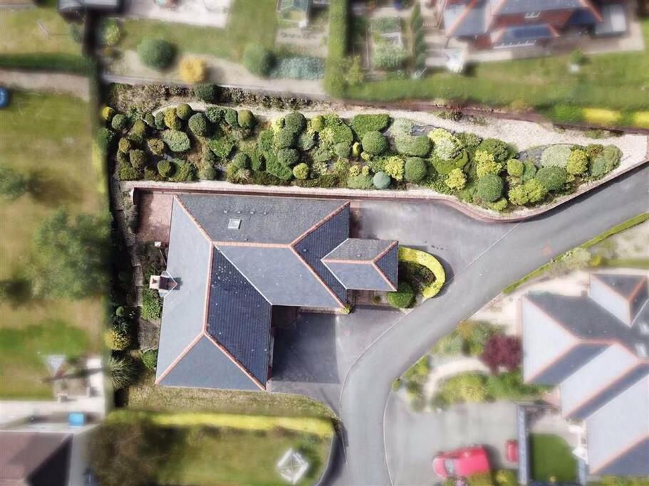 Luxury 4-5 Bed Home with Games Room and Balcony view 2