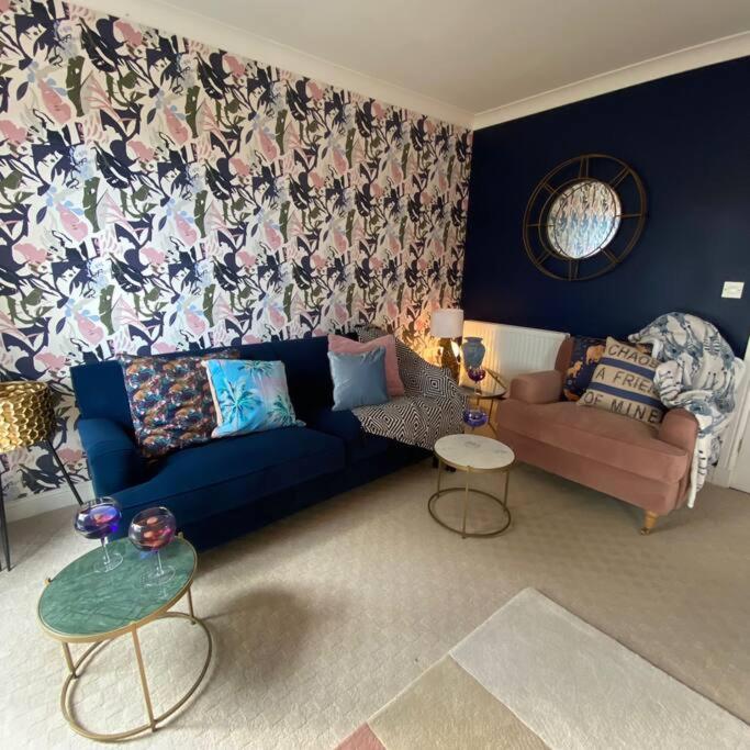 Luxury 4-5 Bed Home with Games Room and Balcony view 3