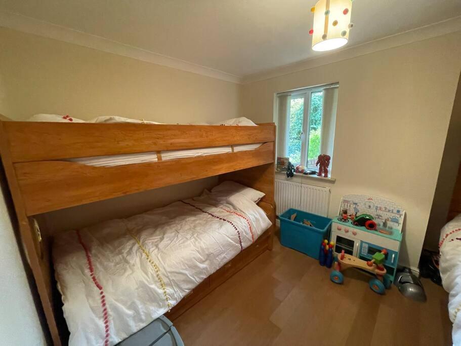 Luxury 4-5 Bed Home with Games Room and Balcony view 4