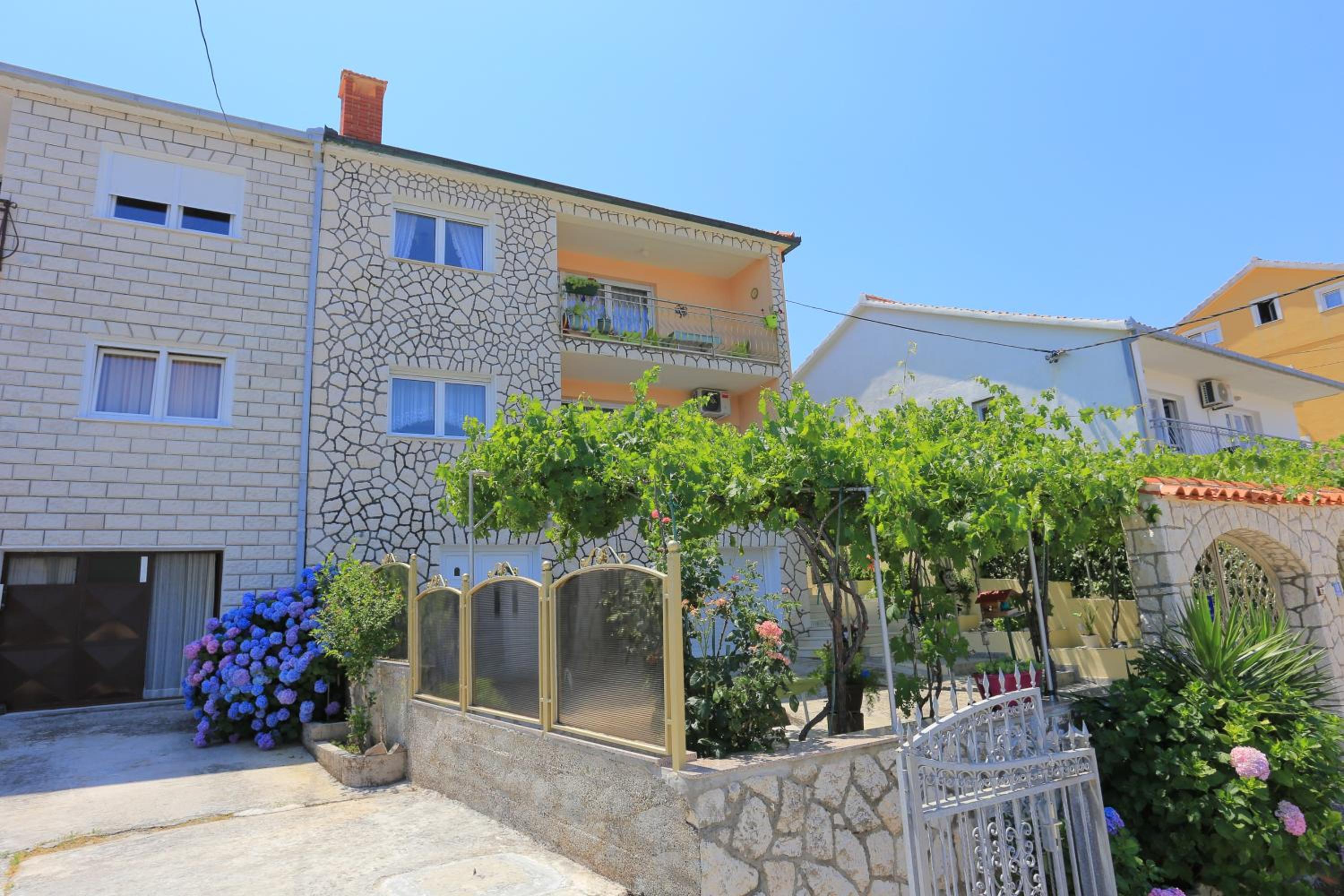 Apartments by the sea Arbanija, Ciovo - 18661 view 2