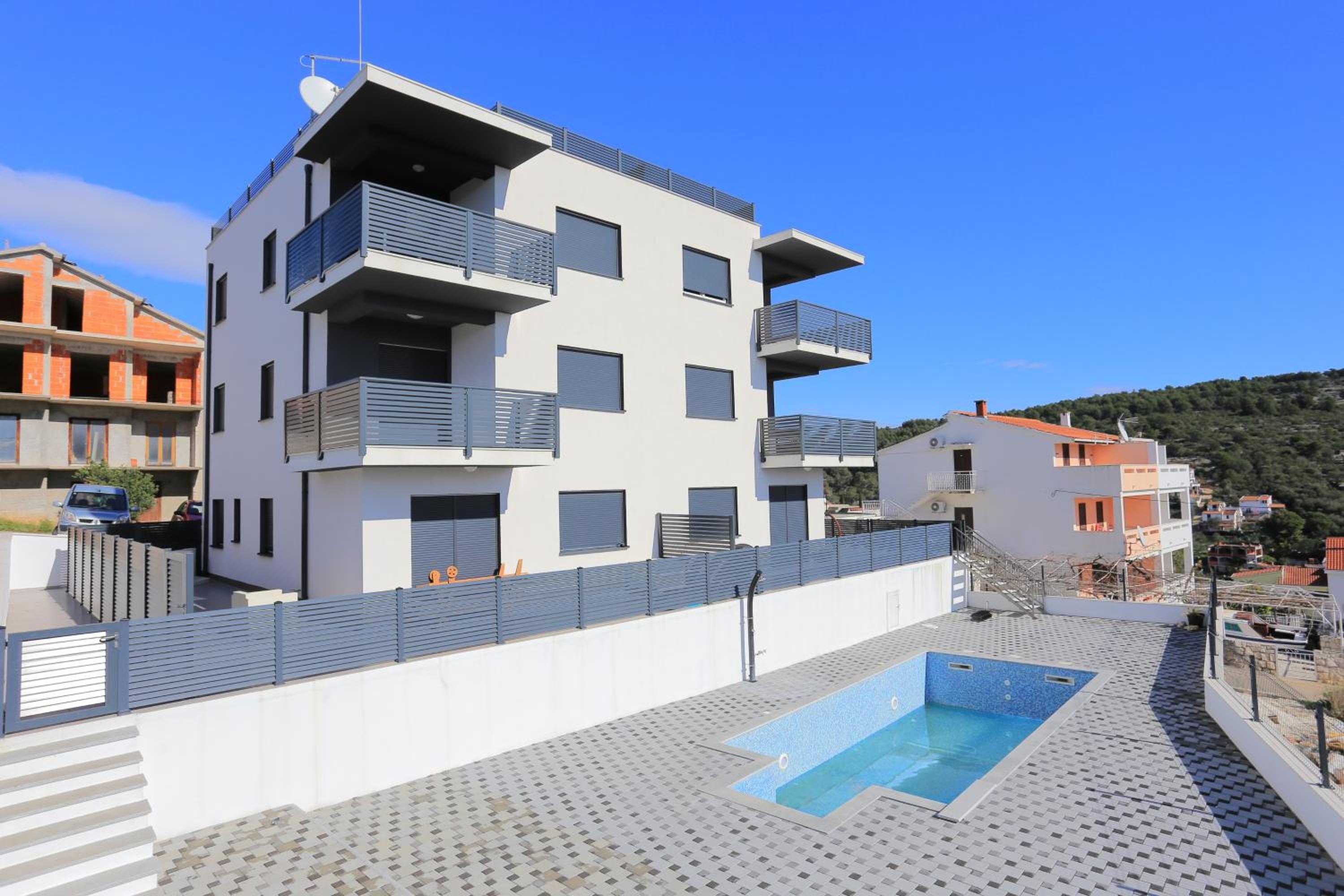Family-friendly apartments with swimming pool Mavarstica, Ciovo - 18642 view 2