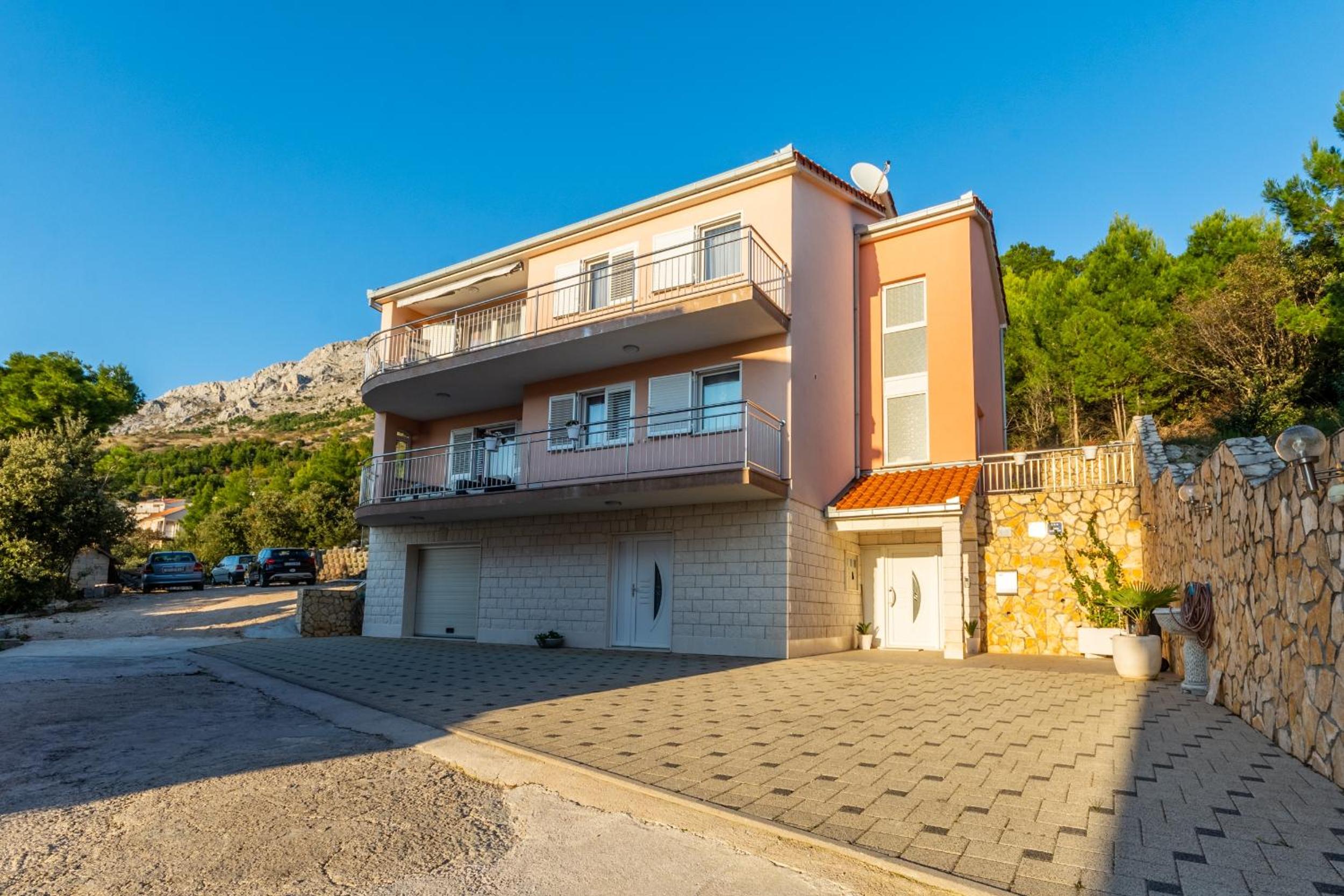 Family-friendly apartments with swimming pool Stanici, Omis - 18676 view 2