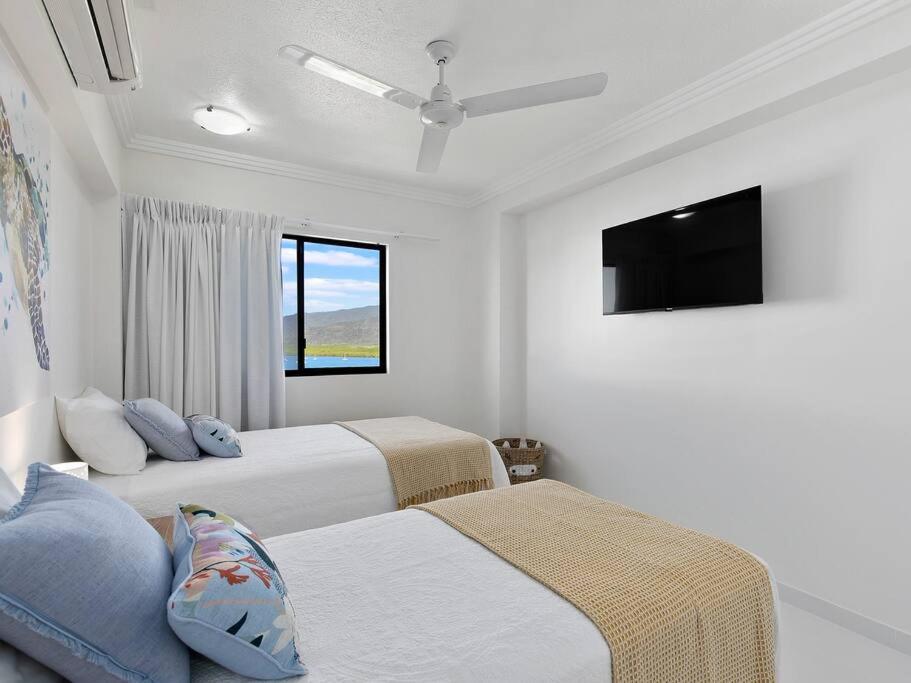 3 BEDROOM CBD WATERFRONT LUXURY APARTMENT