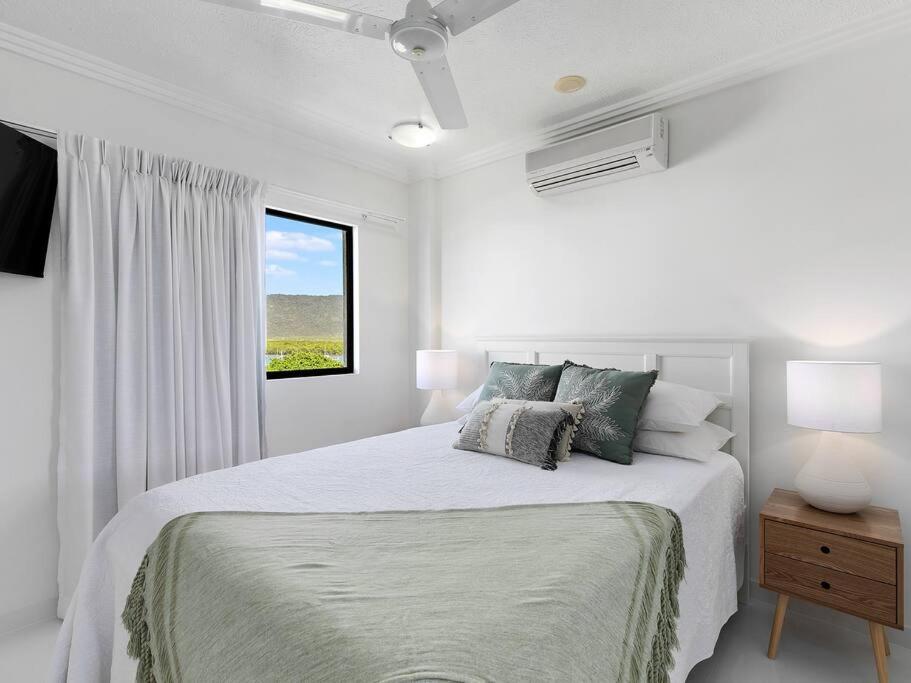 3 BEDROOM CBD WATERFRONT LUXURY APARTMENT
