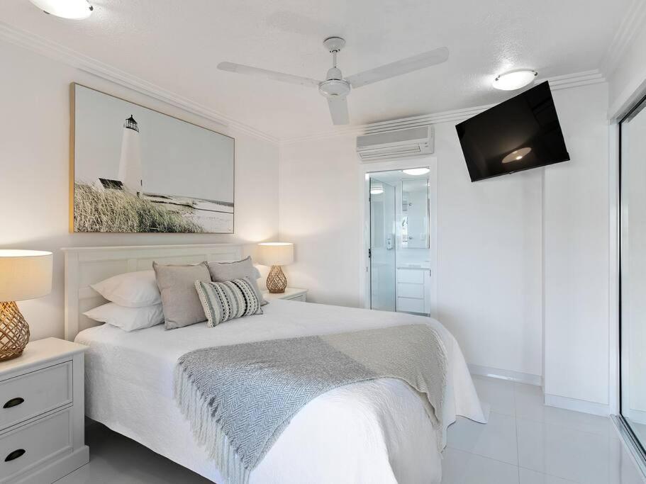 3 BEDROOM CBD WATERFRONT LUXURY APARTMENT