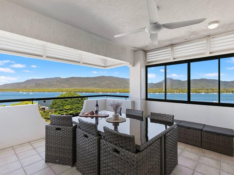 3 BEDROOM CBD WATERFRONT LUXURY APARTMENT