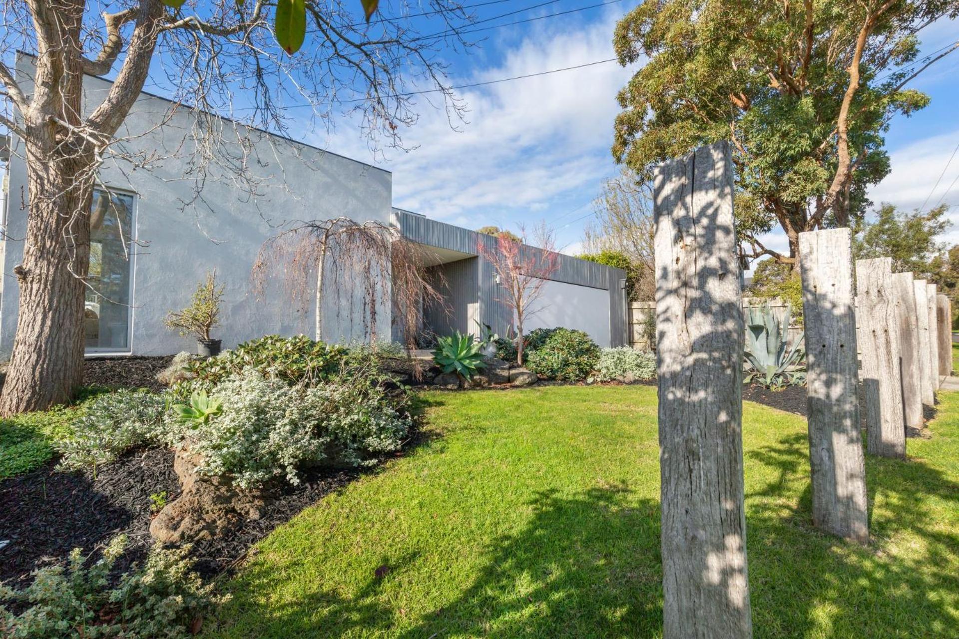 Poolside Paradise Mount Eliza