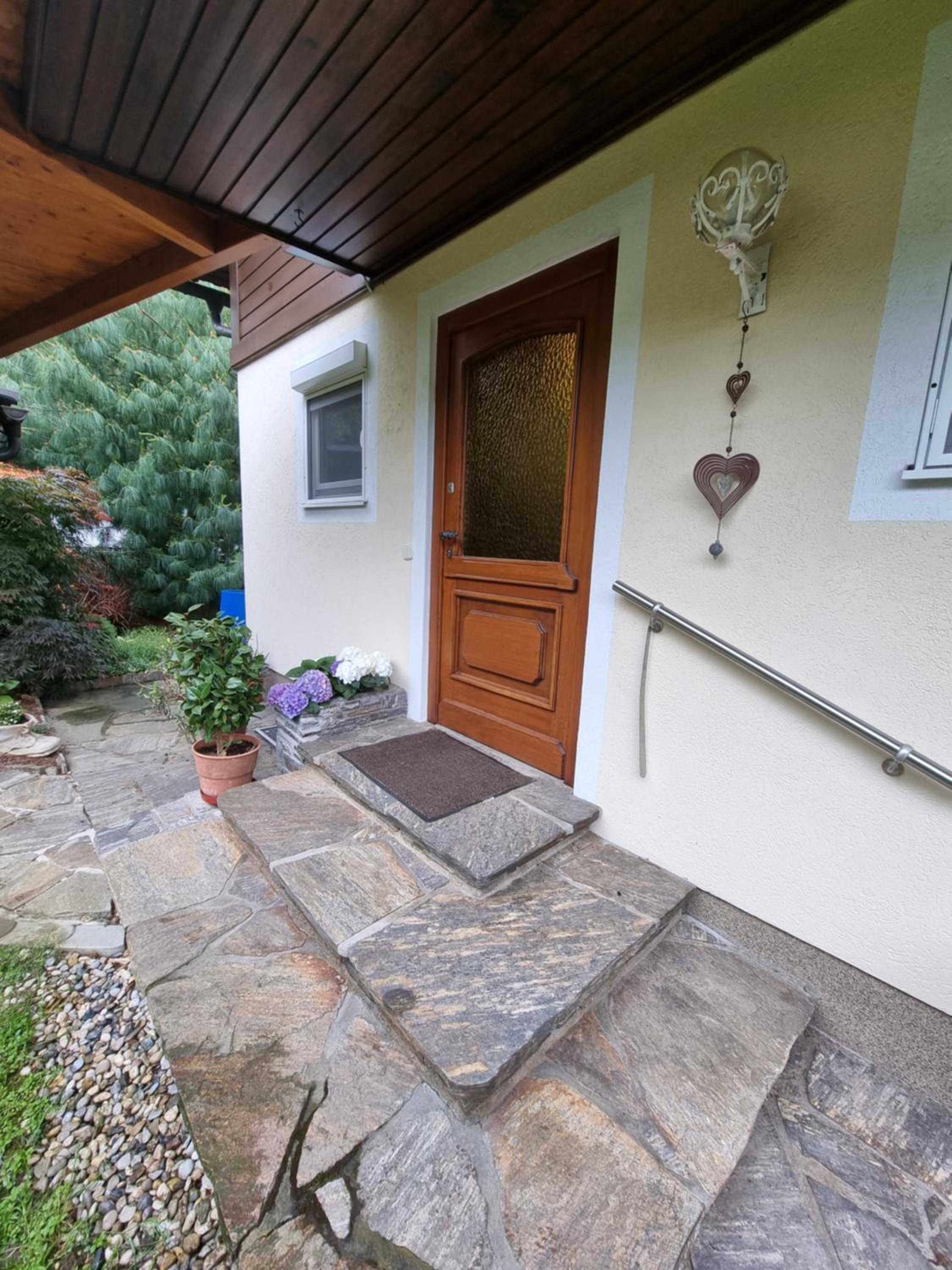 Haus Flora - Ferienwohnung Bodensdorf
