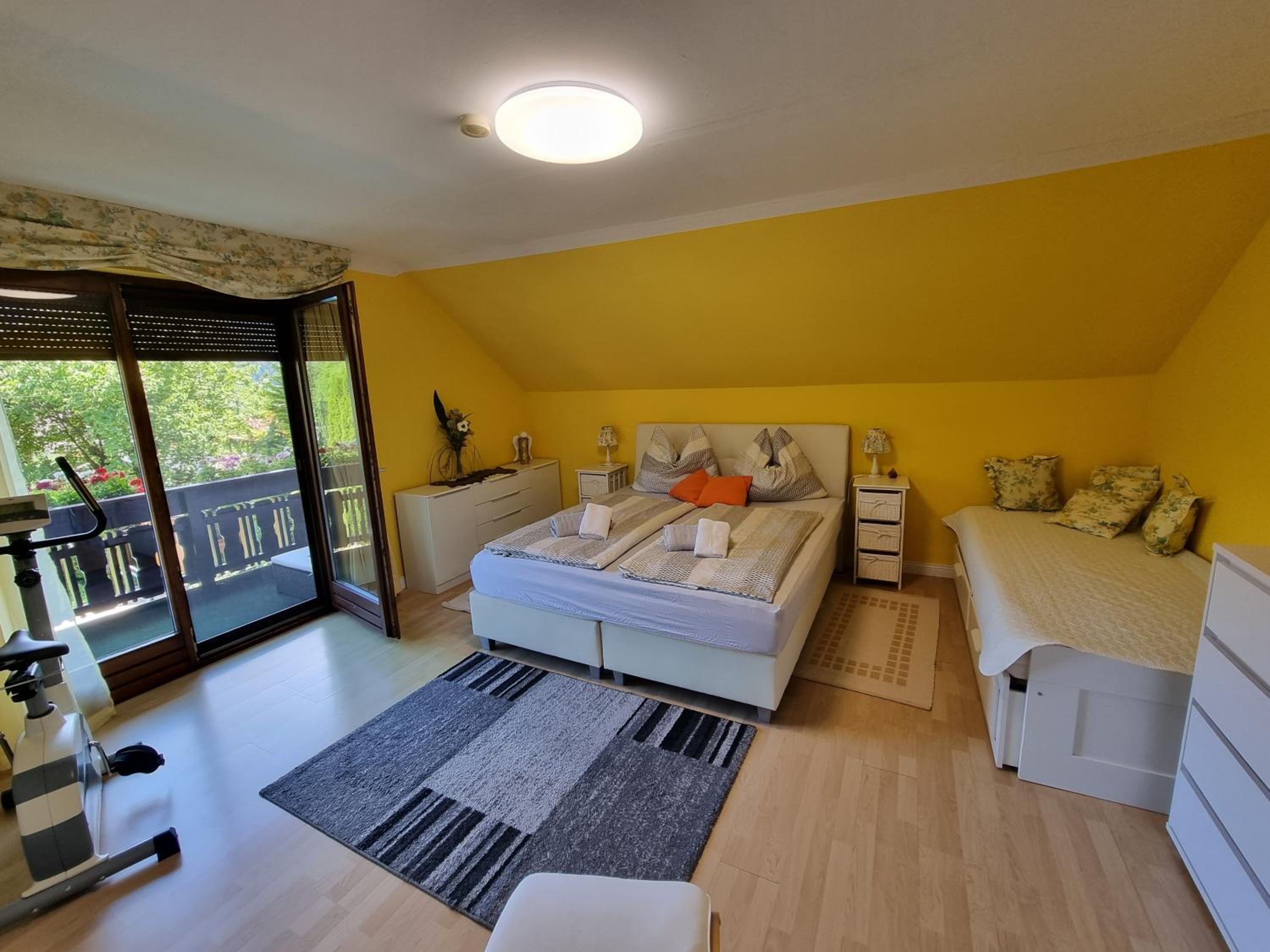 Haus Flora - Ferienwohnung Bodensdorf