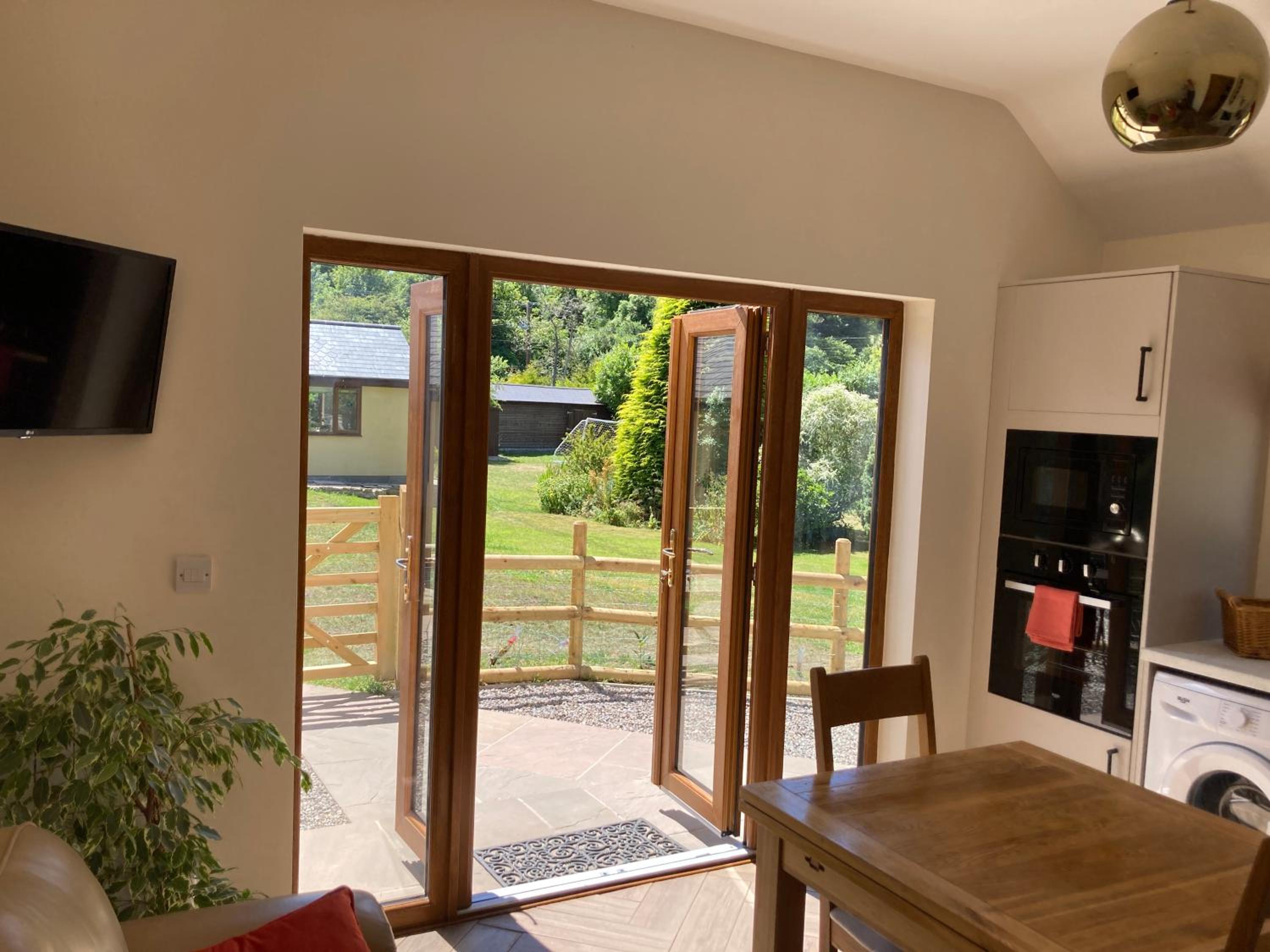 1 bedroomed Detached holiday retreat Pant view 4