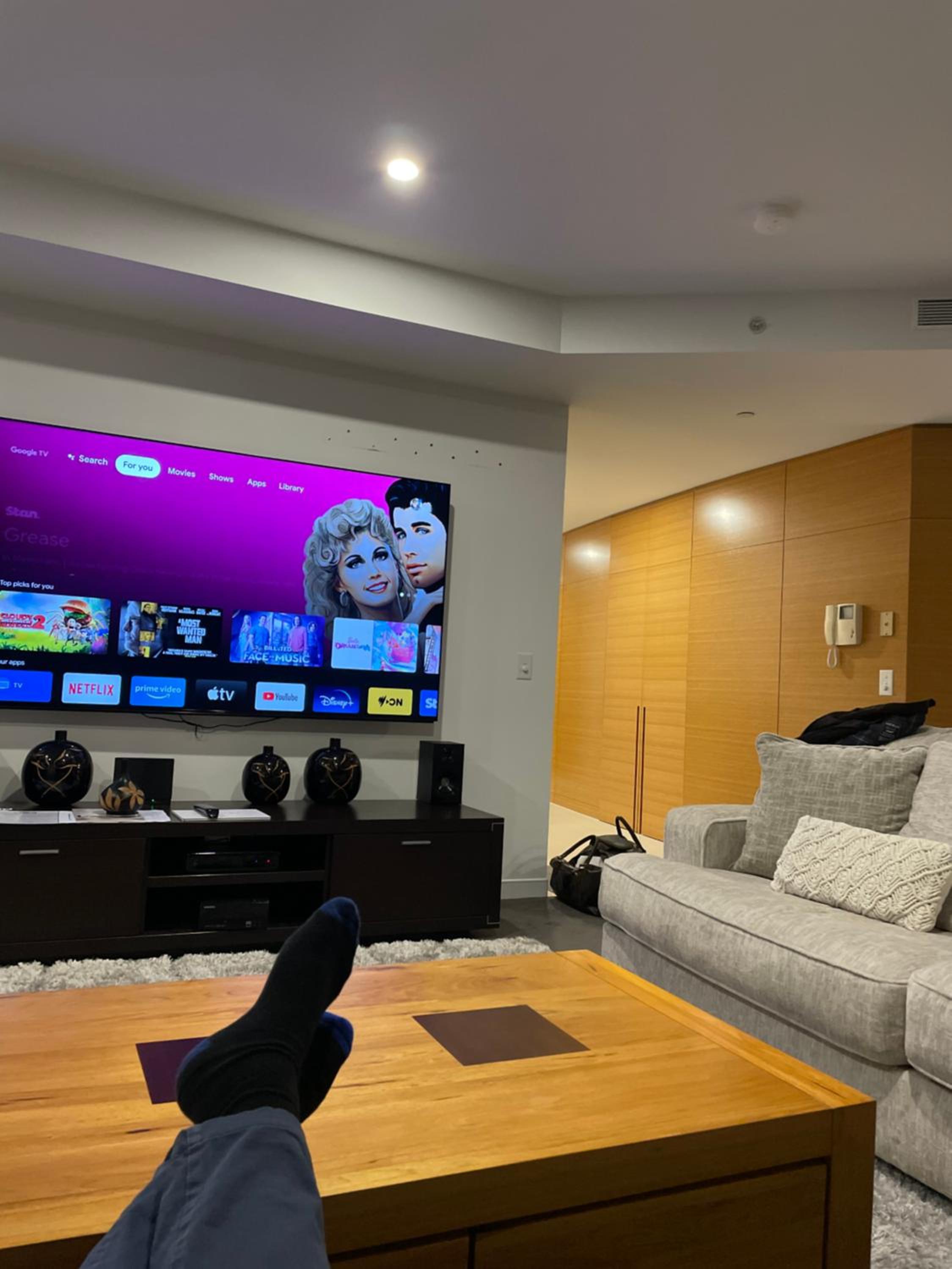 4 Bedroom Huge Sub Penthouse Oracle Level 31 Magnif VIEWS 260m2 Family Skyhome Sleeps 8 Adults and 2 Children, Sofa Bed Portacot, High Chair Central to Eve