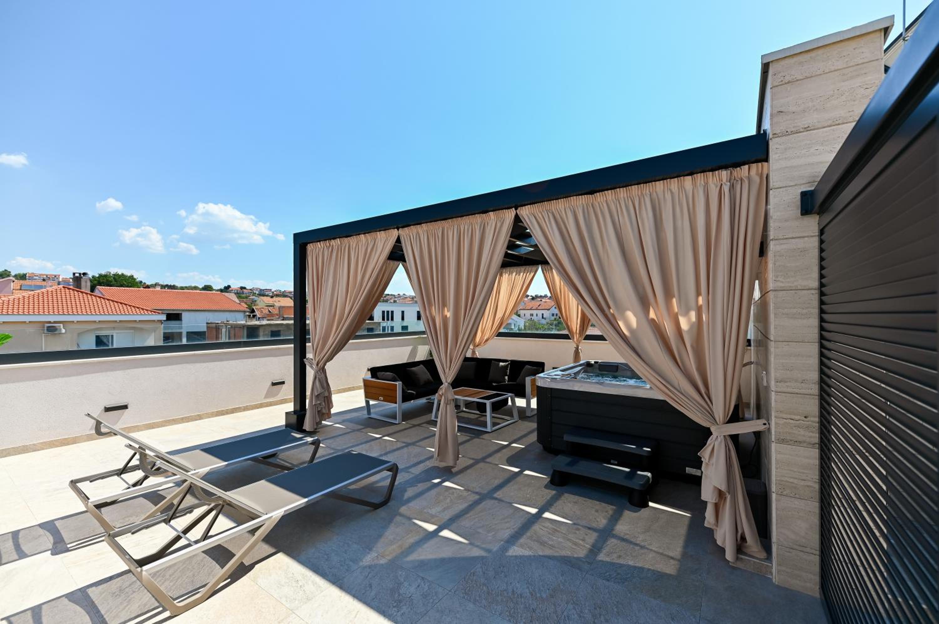 Apartments An & Lu with Rooftop Jacuzzi photo 2