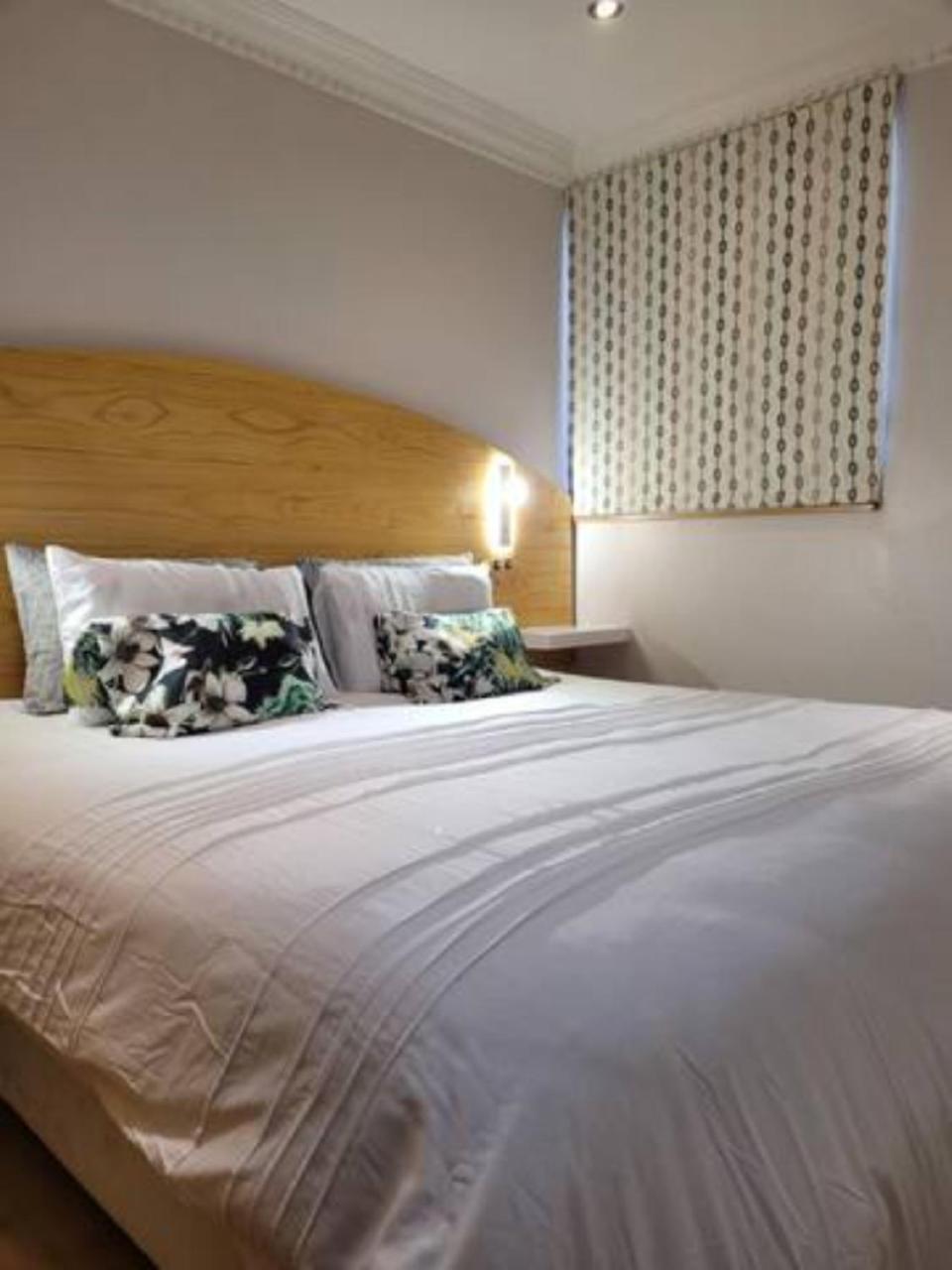 Accommodation Front - Modern 2 Sleeper Penthouse with Magnificent Views
