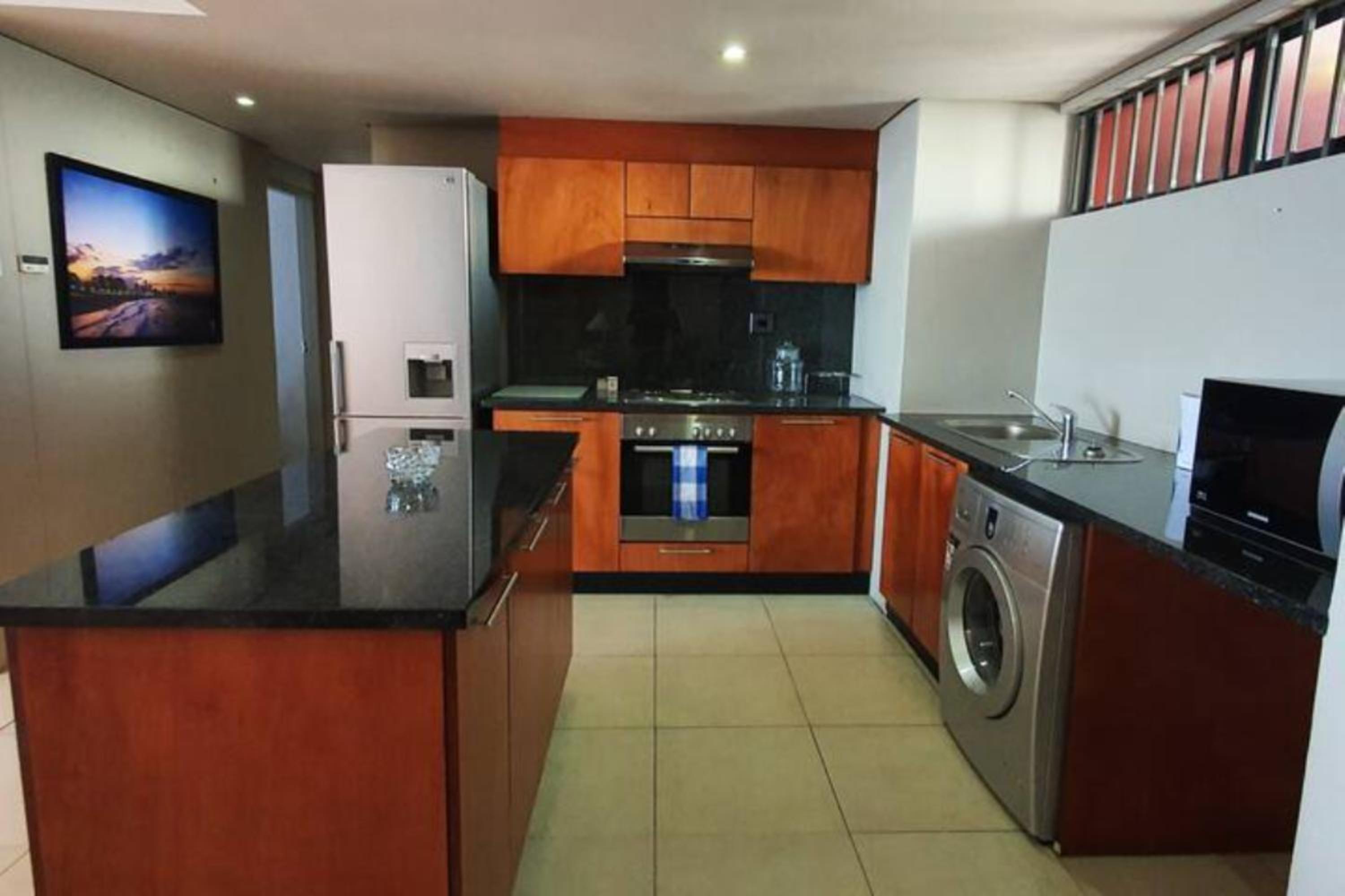 Accommodation Front - Elegant 4 Sleeper with Unbeatable Views view 4
