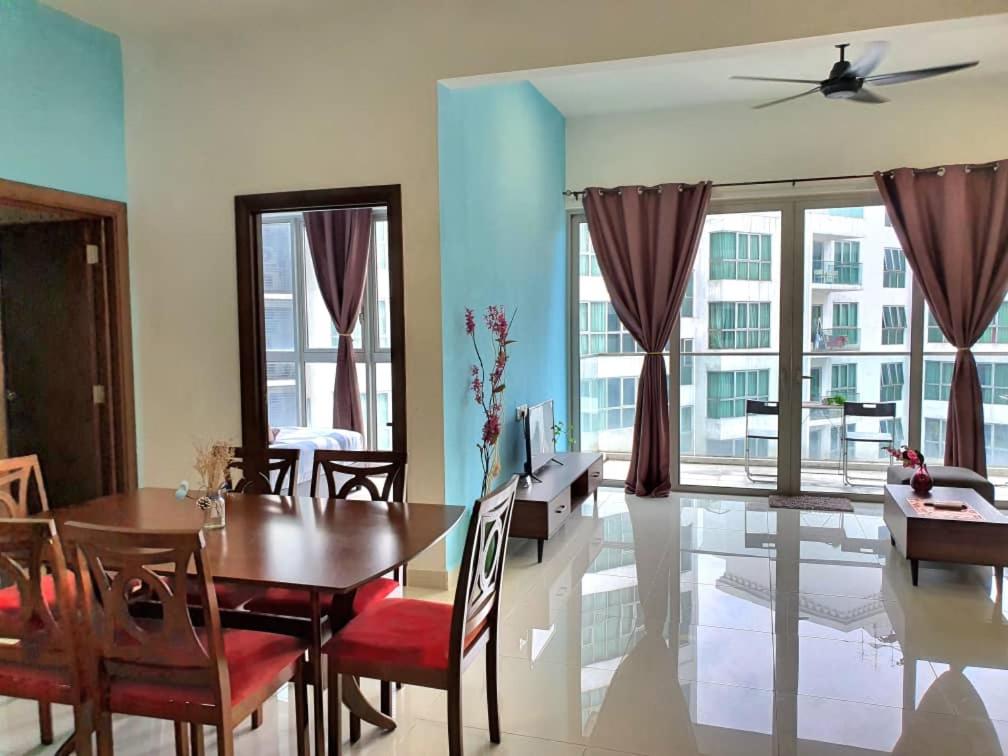 Regalia Suites KLCC View Rooftop Infinity Pool by SHI