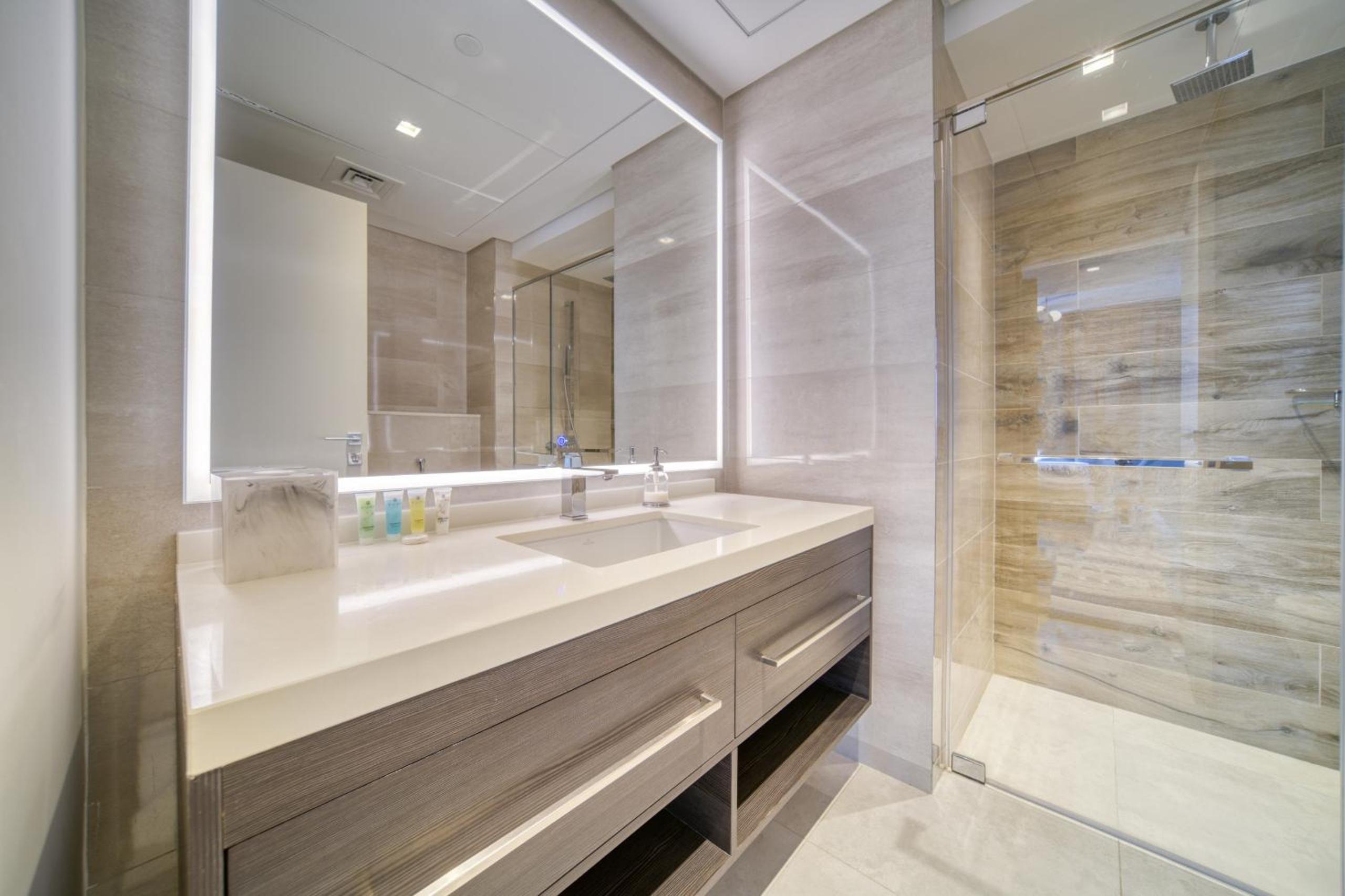 Studio with City Views, Jumeirah Lake Towers - Mint Stay