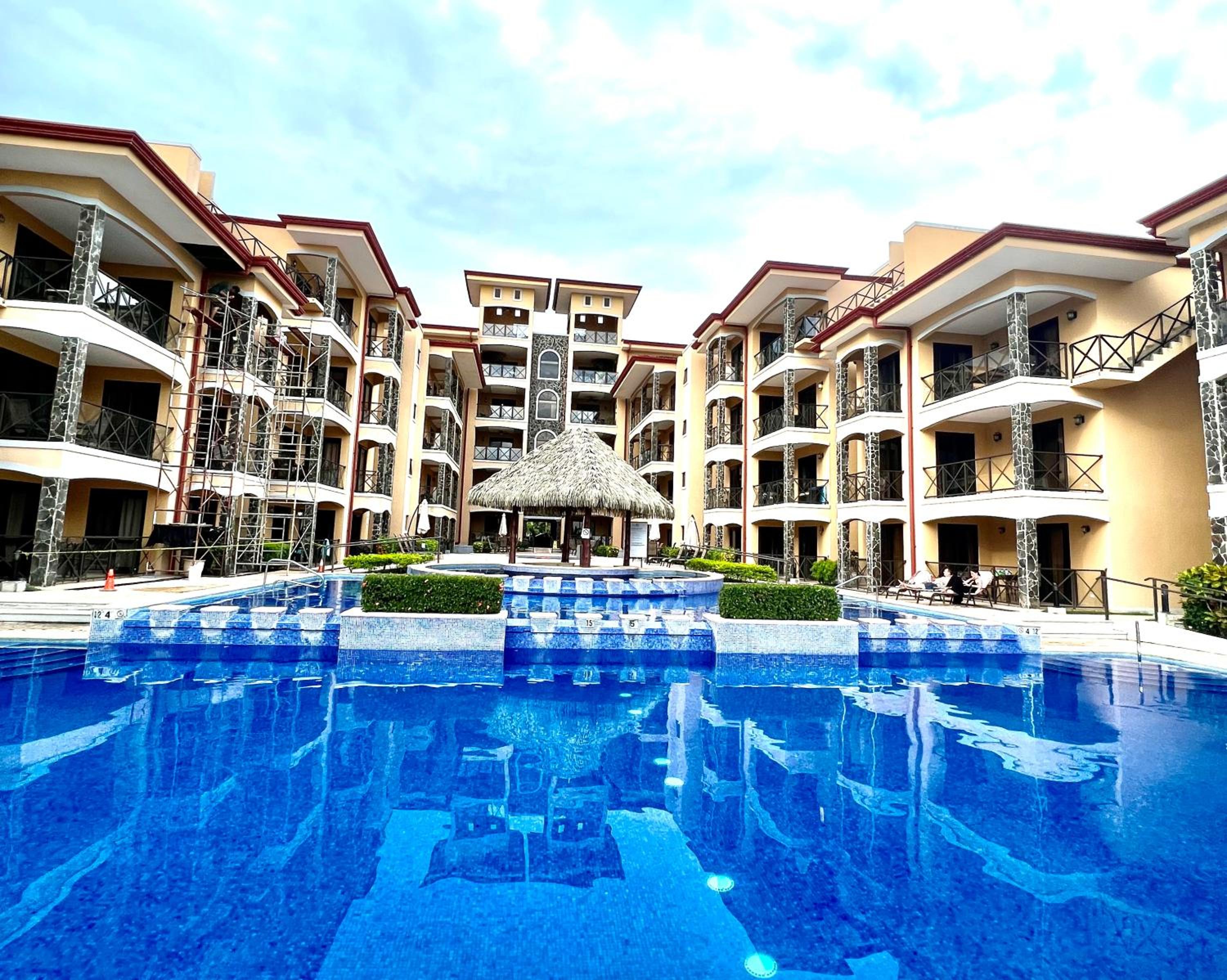 BEACHFRONT Condo Bahia Encantada L1 Jaco Beach view 5