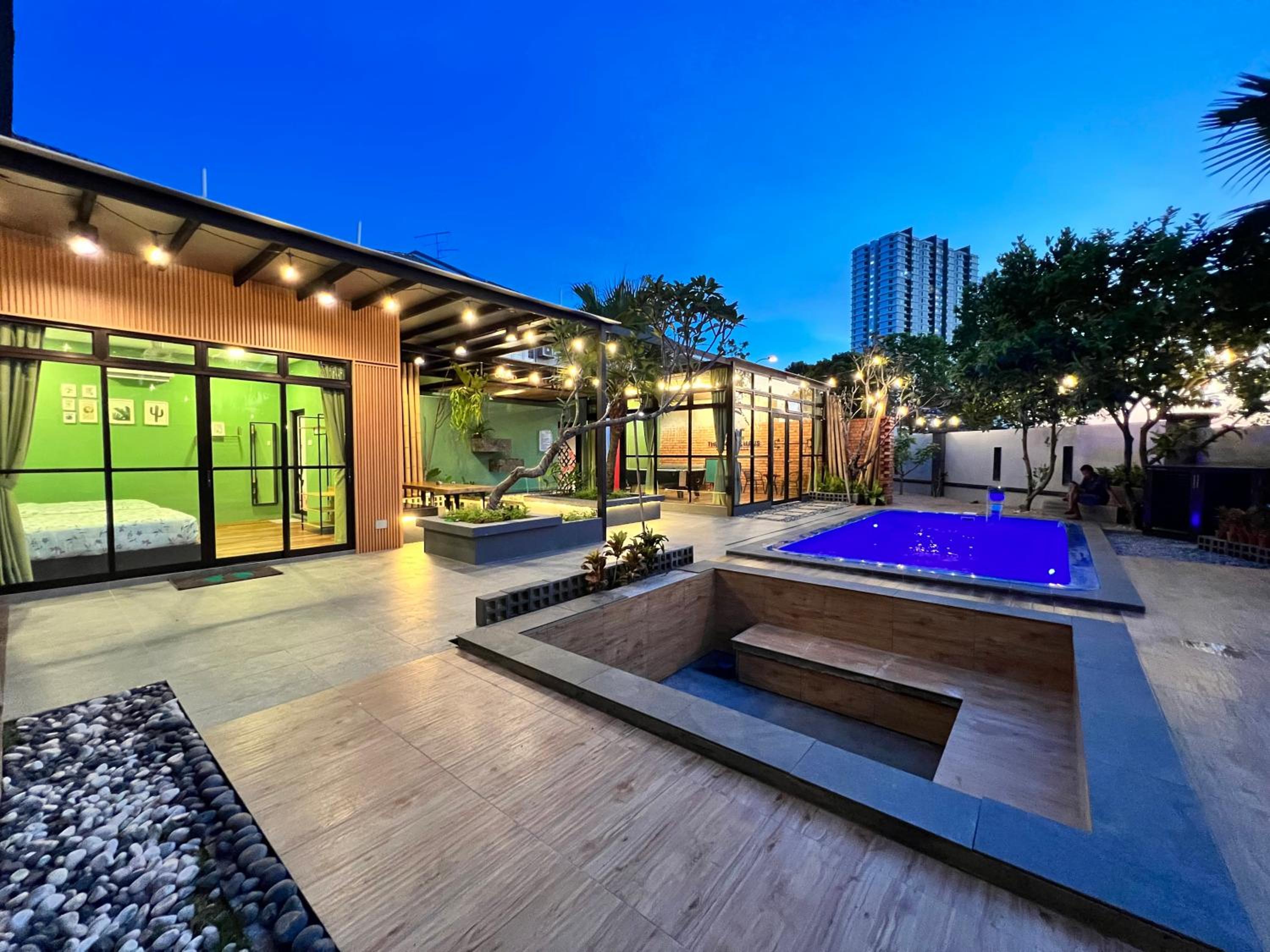 The Uniique Haus - Johor 1st Staycation Water Dining Experience