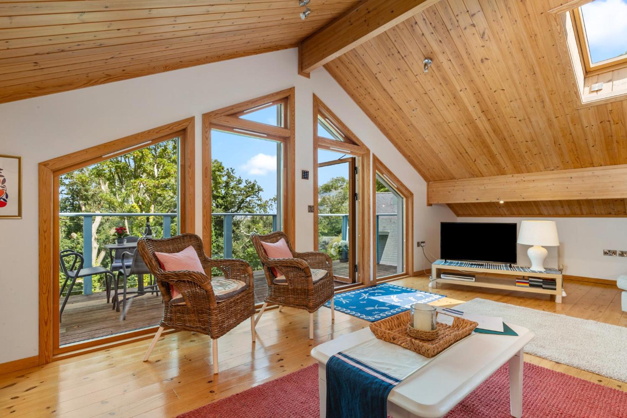 The Bluebell - Luxury Lodge with Hot Tub view 3