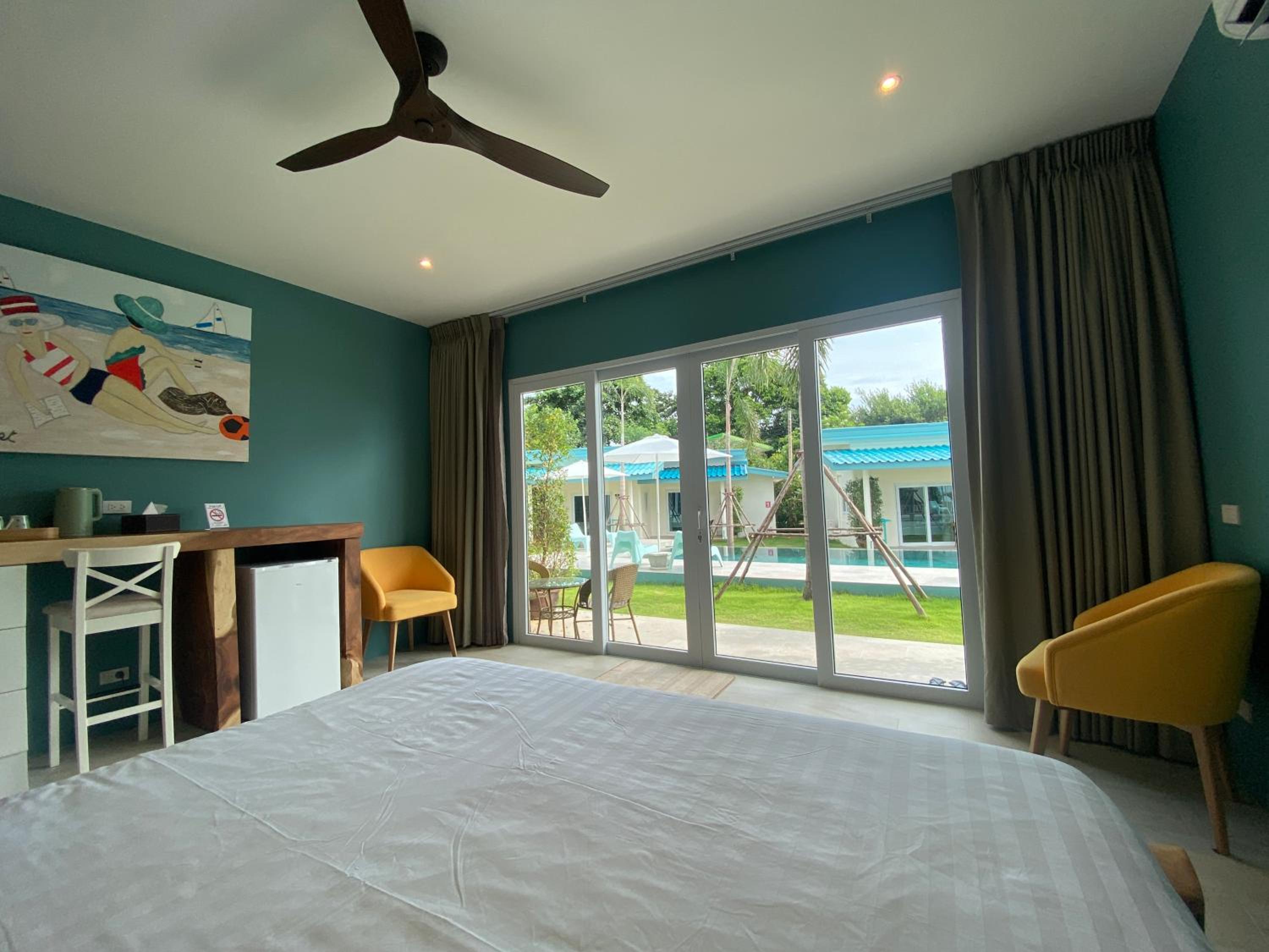 Le Petit Saint Tropez Beach Resort Khanom