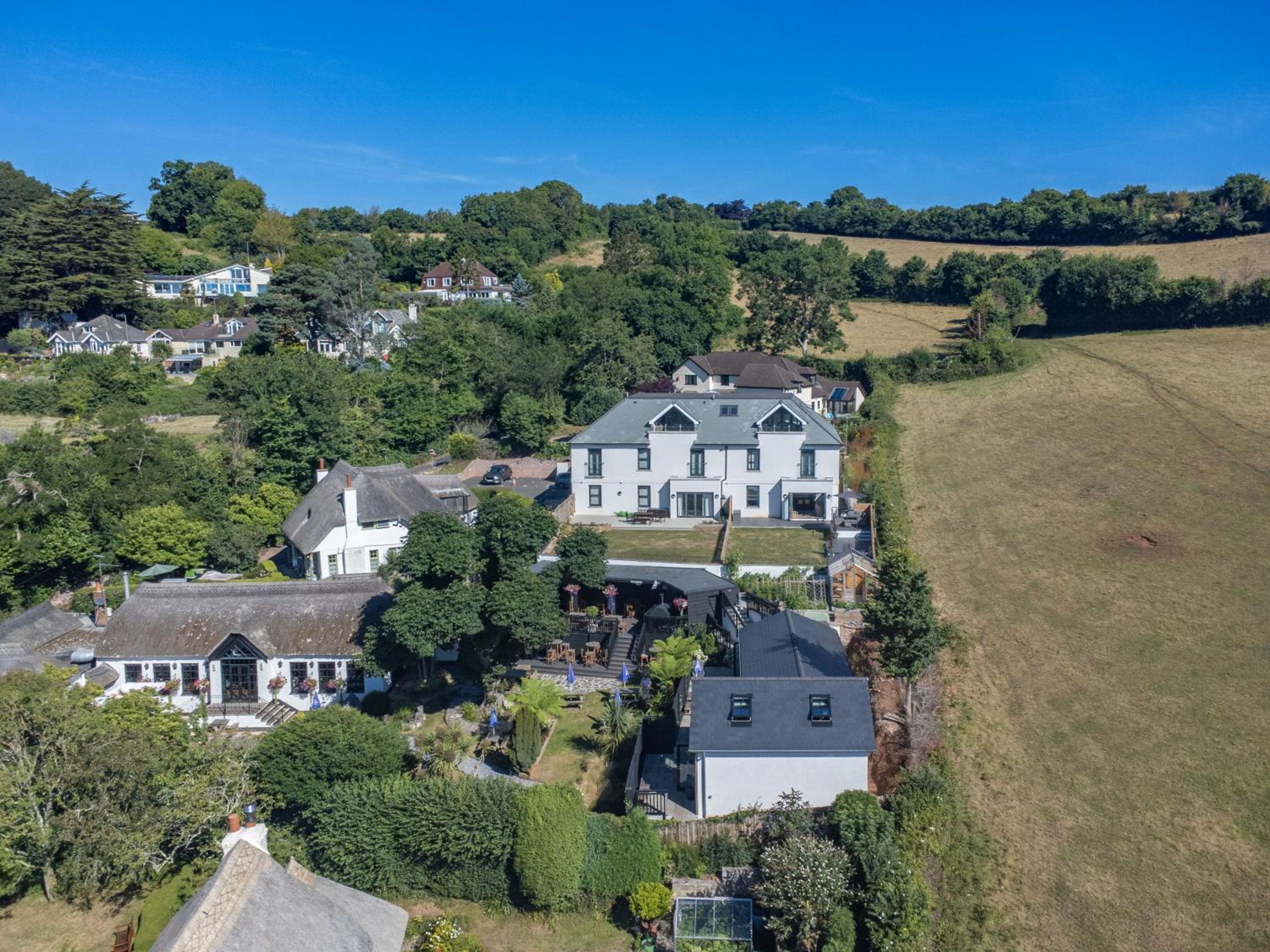 Stunning Coastal Apartment in Maidencombe with Sea Views & Garden