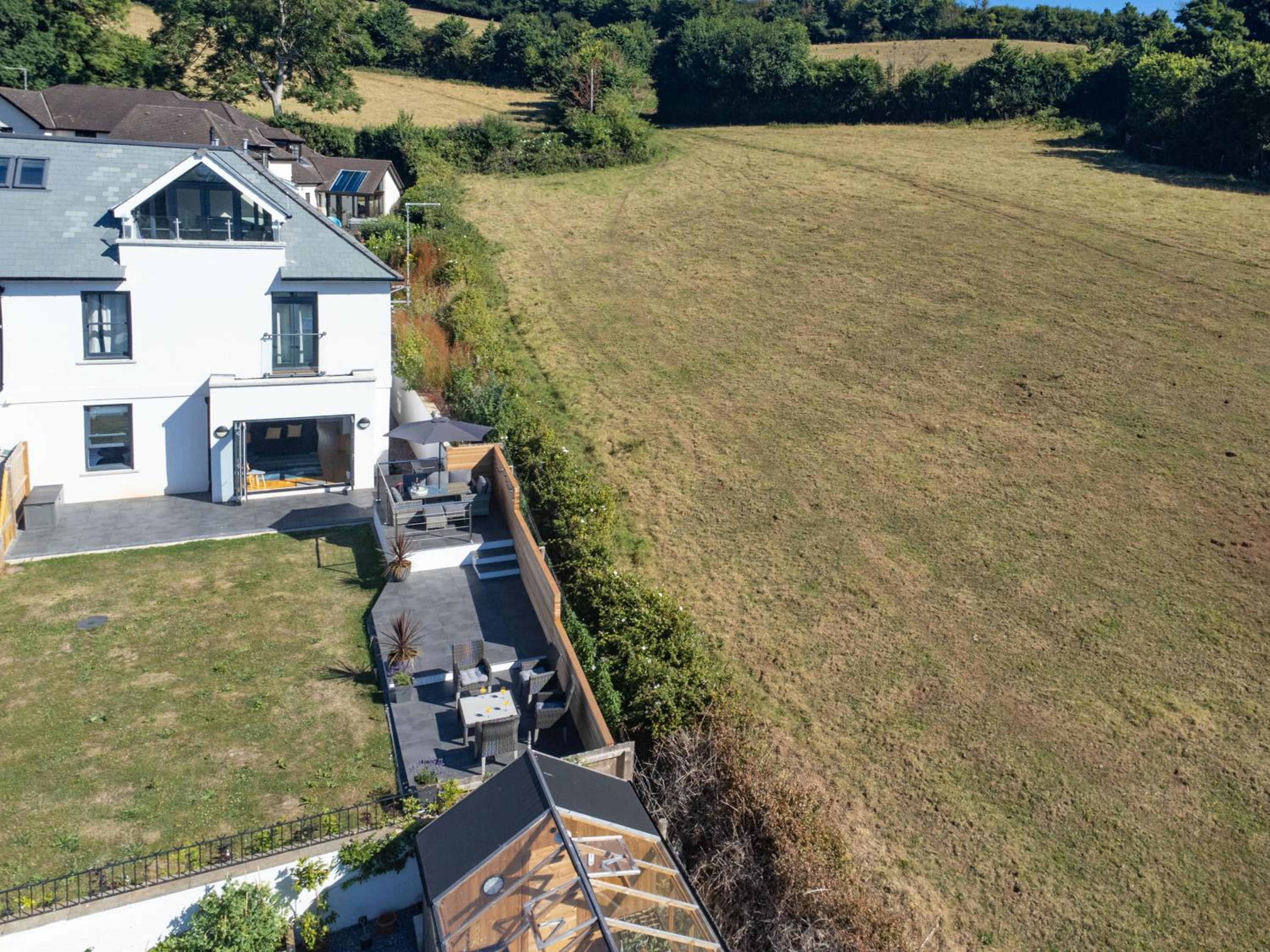 Stunning Coastal Apartment in Maidencombe with Sea Views & Garden