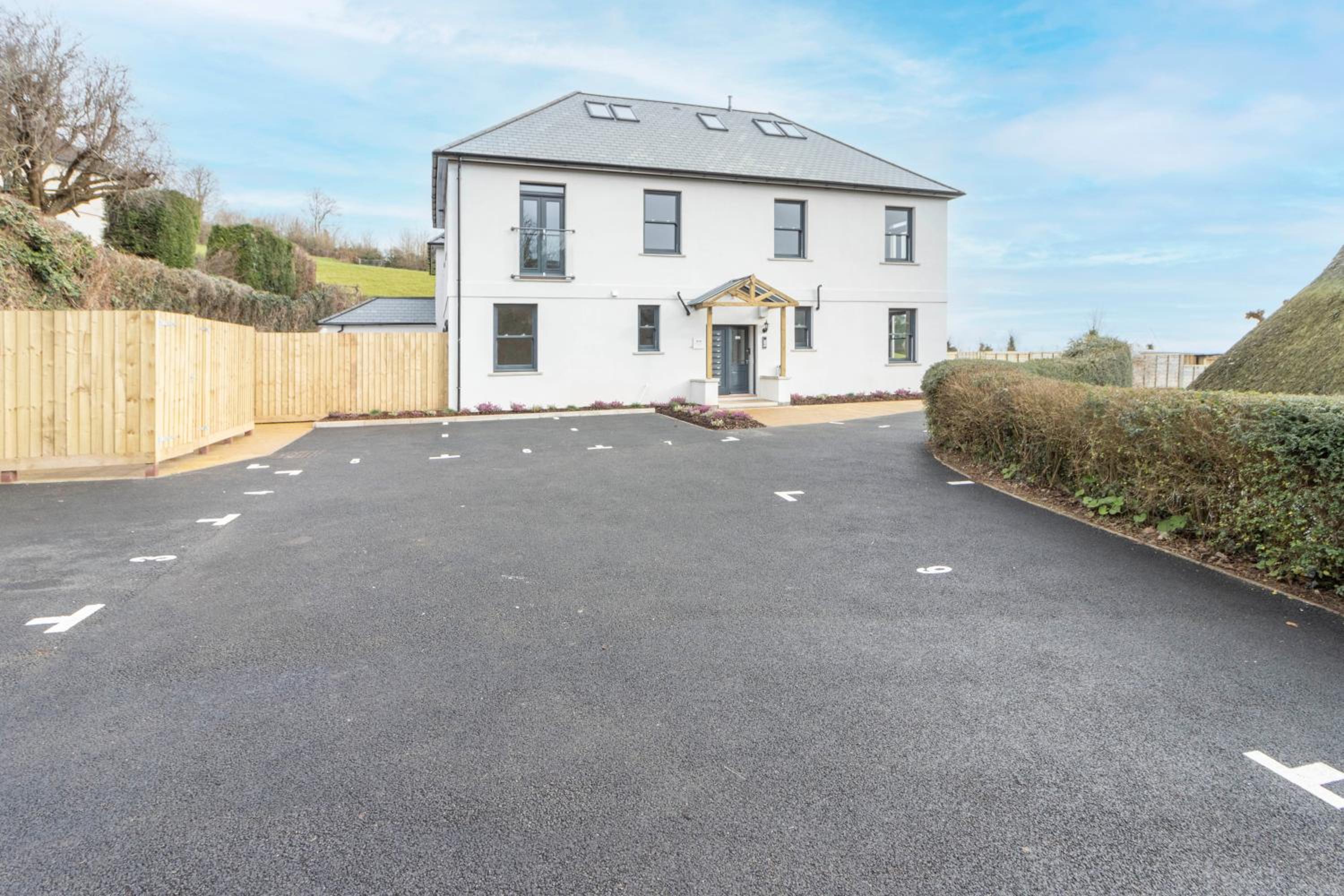 Stunning Coastal Apartment in Maidencombe with Sea Views & Garden