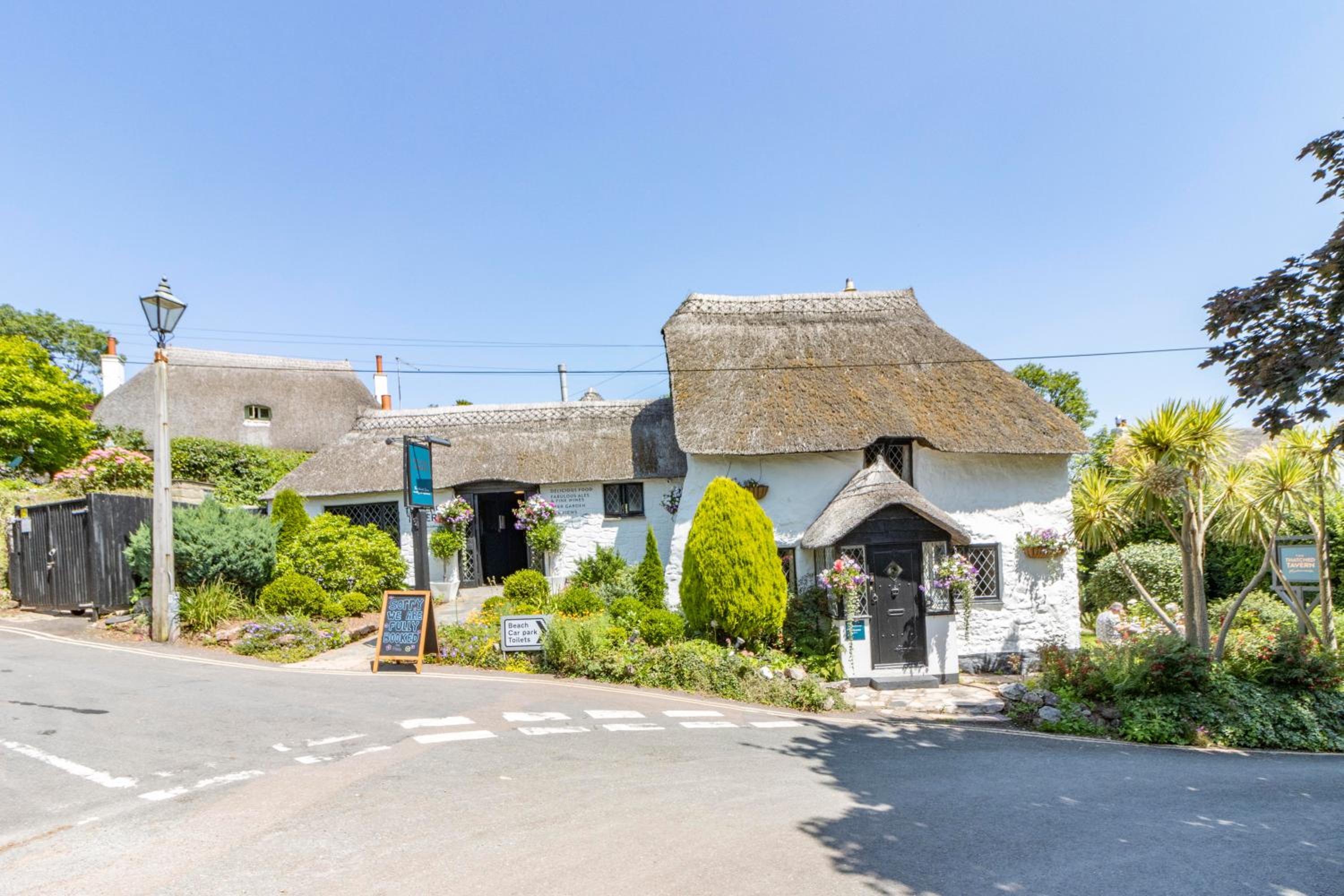 Stunning Coastal Apartment in Maidencombe with Sea Views & Garden