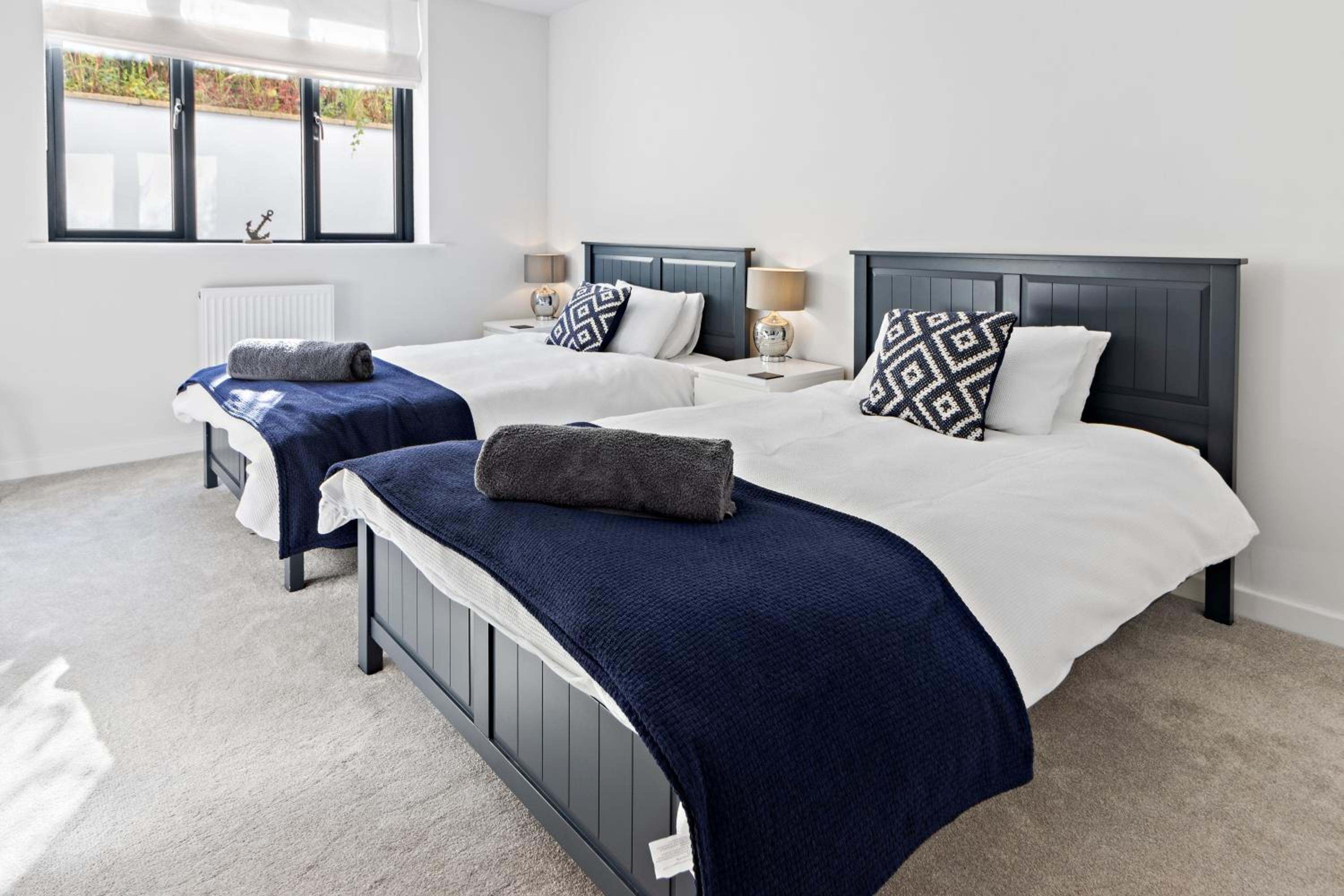 Stunning Coastal Apartment in Maidencombe with Sea Views & Garden