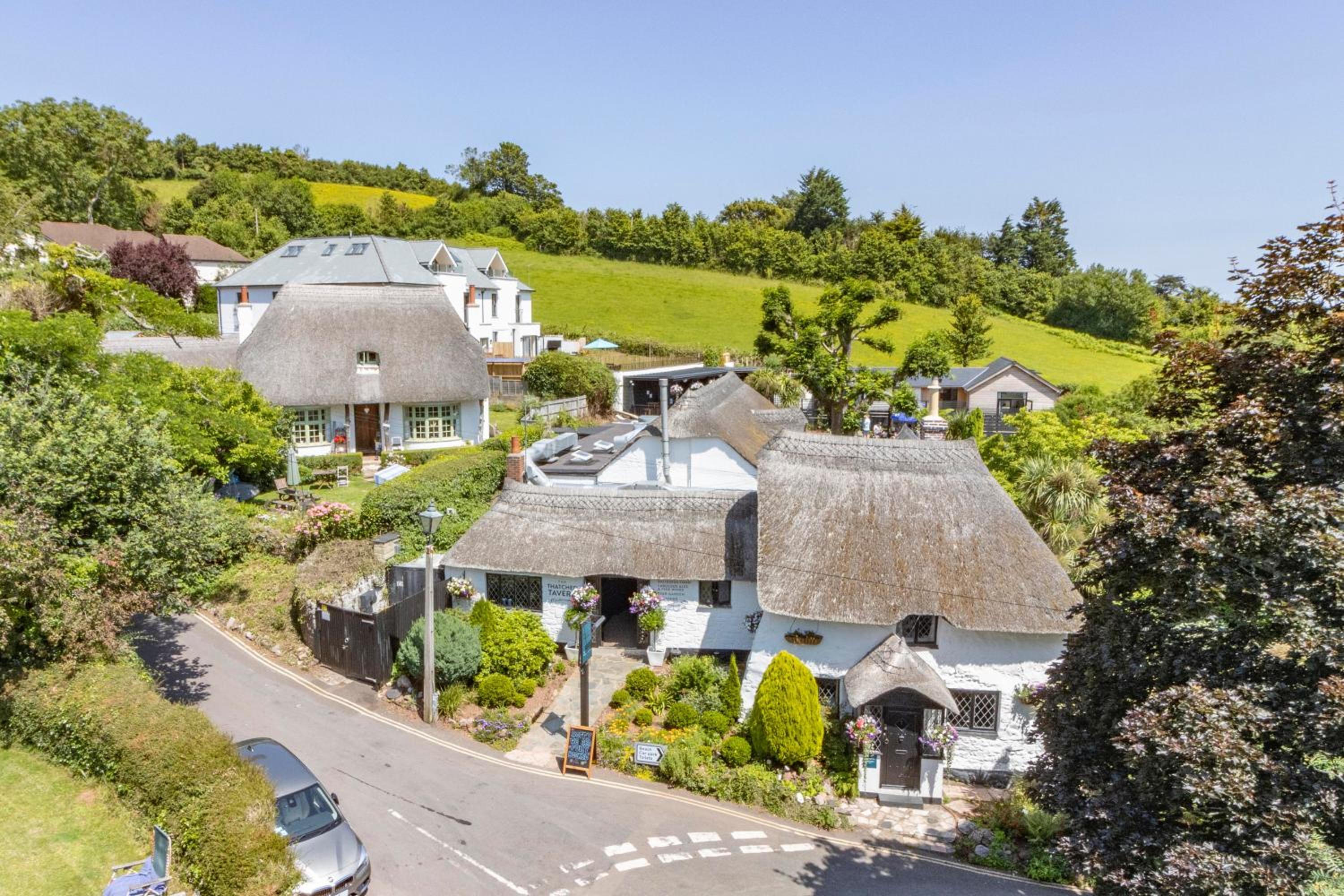 Stunning Coastal Apartment in Maidencombe with Sea Views & Garden