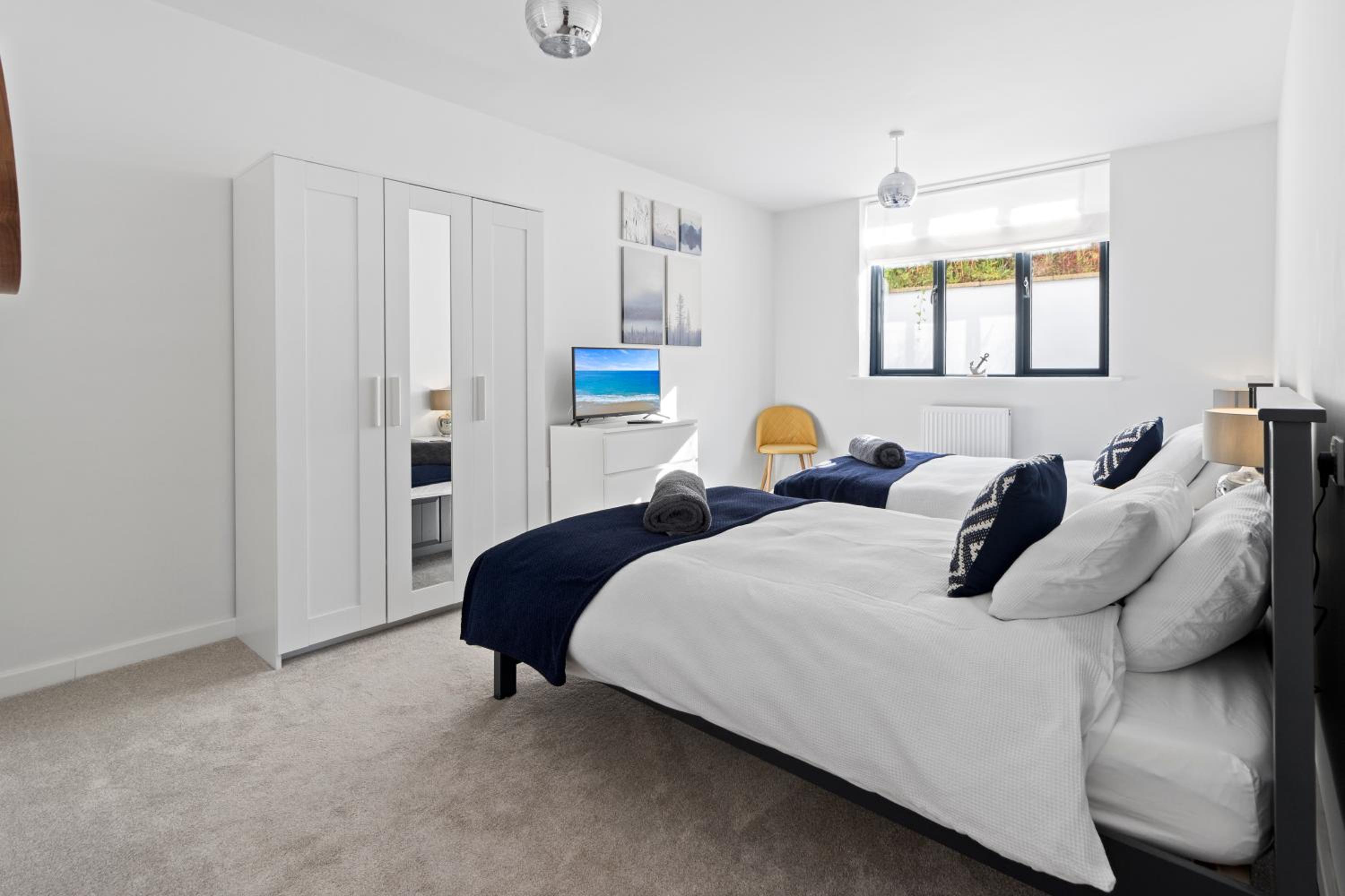 Stunning Coastal Apartment in Maidencombe with Sea Views & Garden