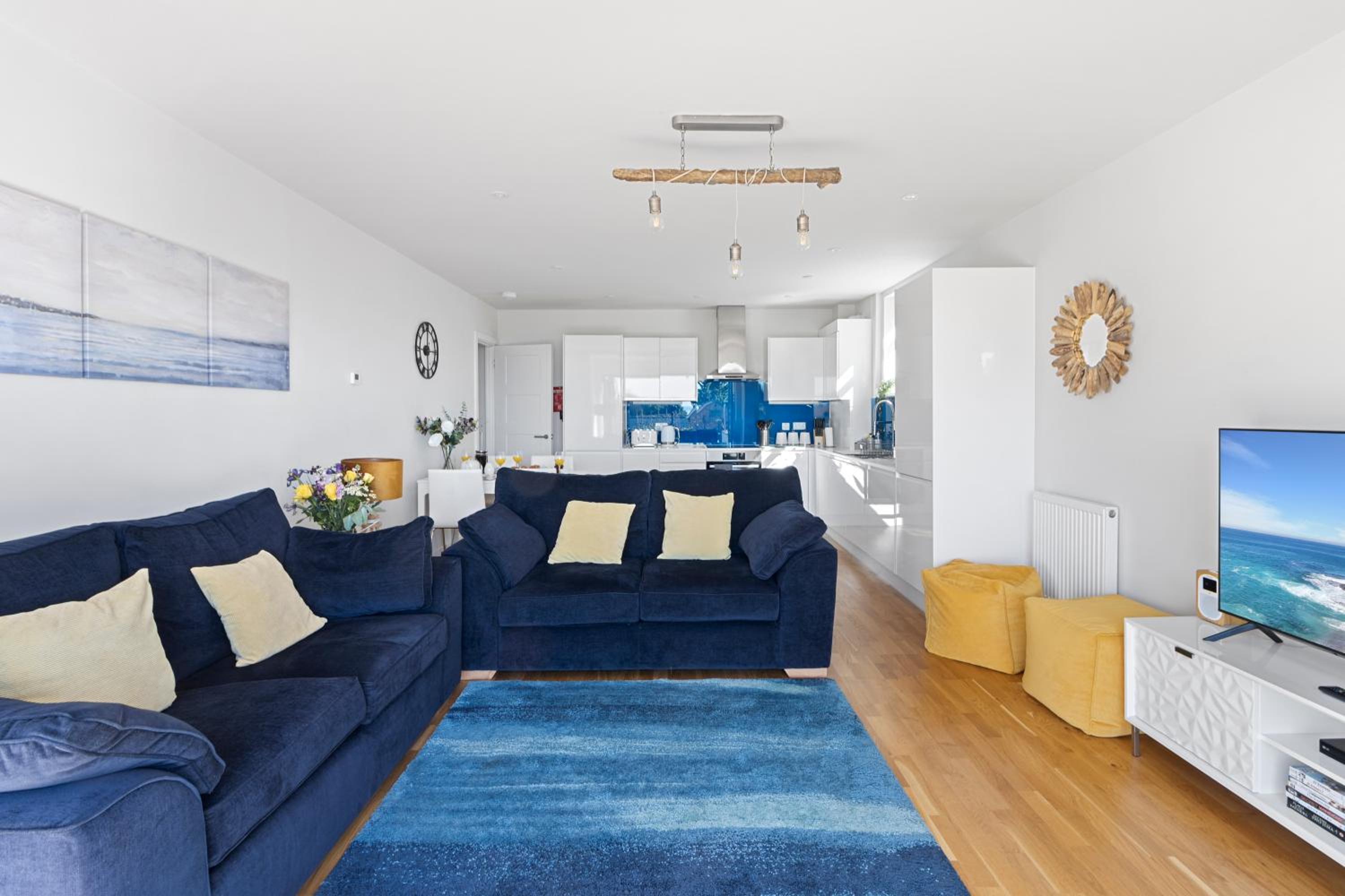 Stunning Coastal Apartment in Maidencombe with Sea Views & Garden