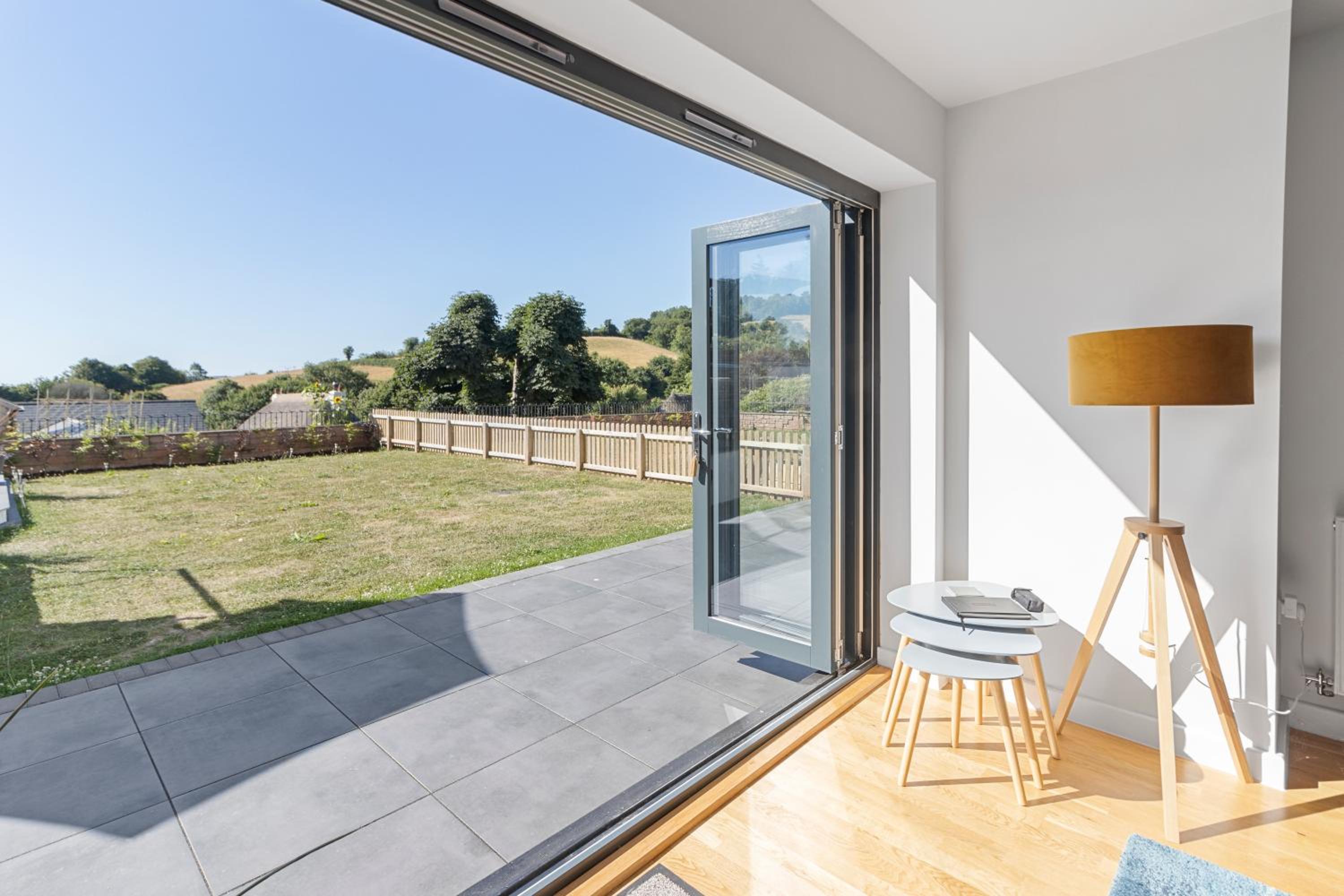 Stunning Coastal Apartment in Maidencombe with Sea Views & Garden