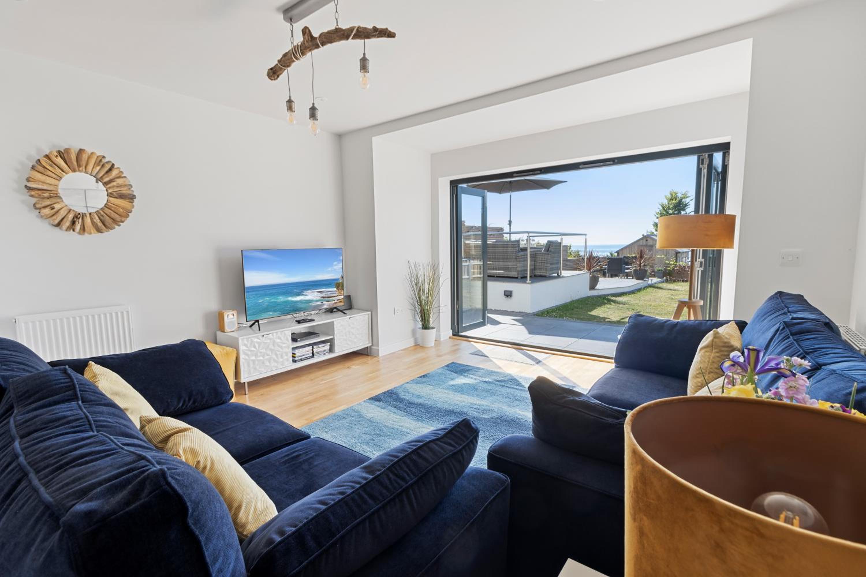 Stunning Coastal Apartment in Maidencombe with Sea Views & Garden