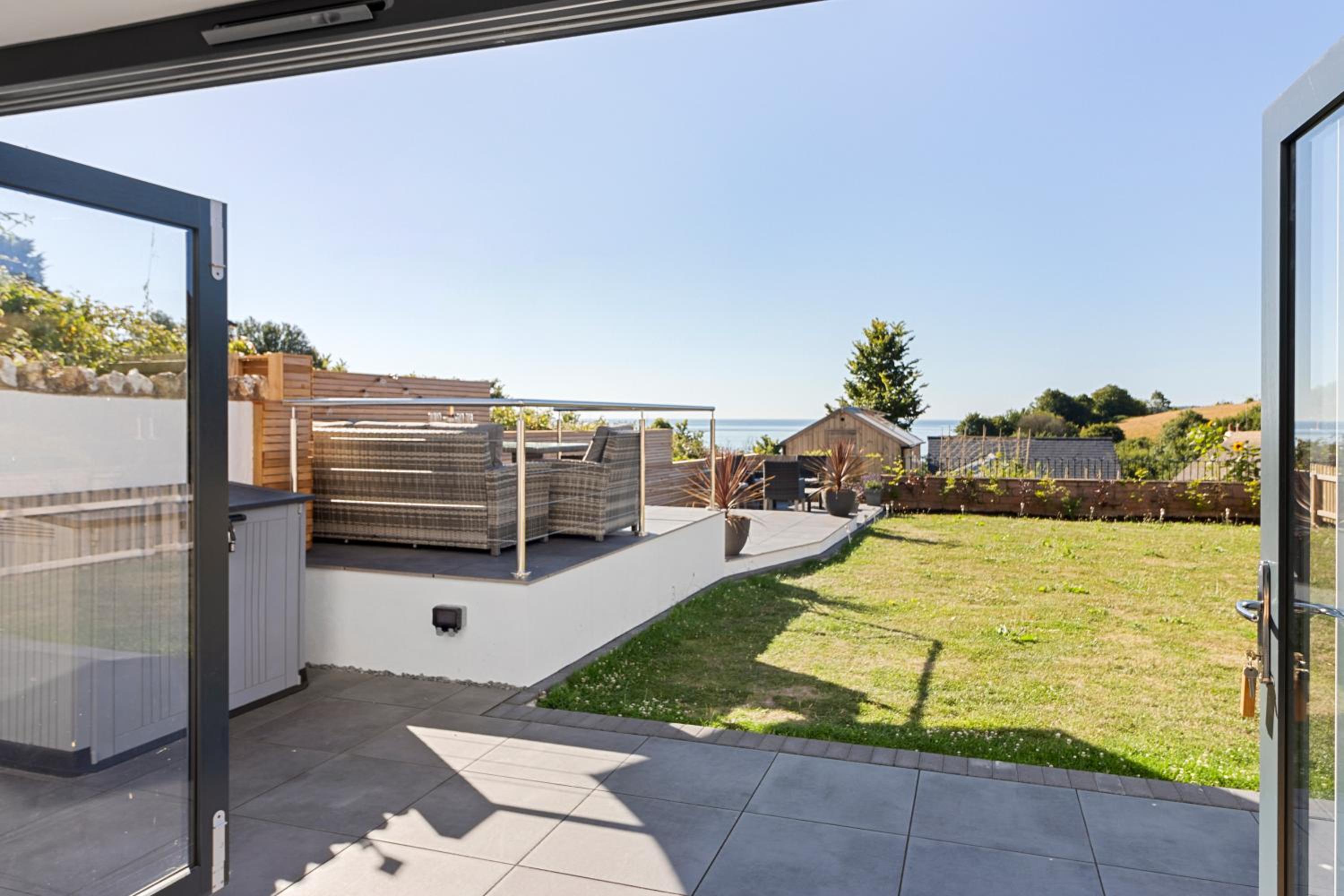 Stunning Coastal Apartment in Maidencombe with Sea Views & Garden