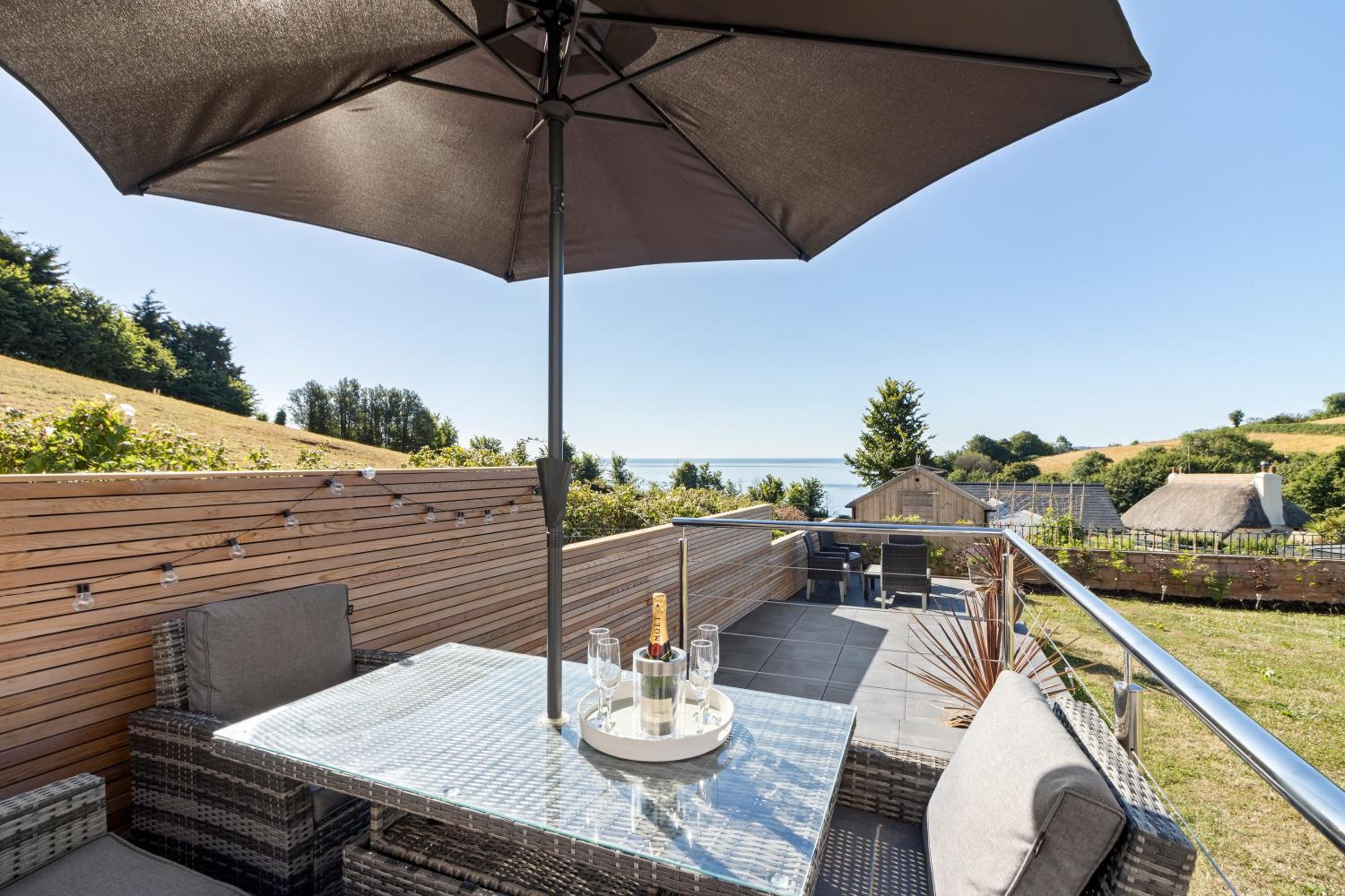 Stunning Coastal Apartment in Maidencombe with Sea Views & Garden