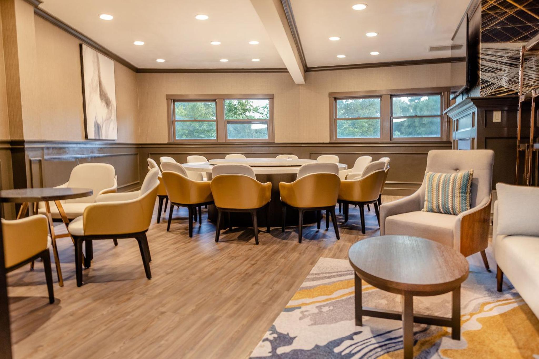 Chateau Merrimack Hotel & Spa