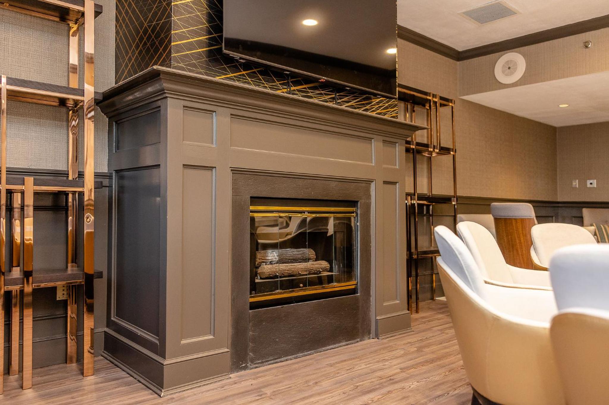 Chateau Merrimack Hotel & Spa