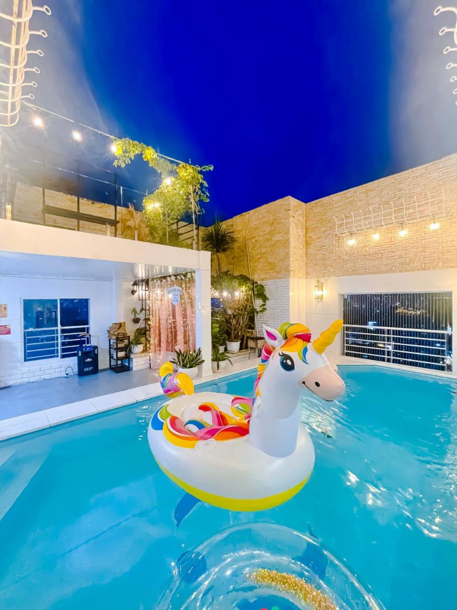 White Penthouse - Rooftop Pool Private - Central City