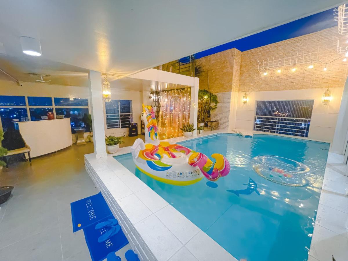 White Penthouse - Rooftop Pool Private - Central City