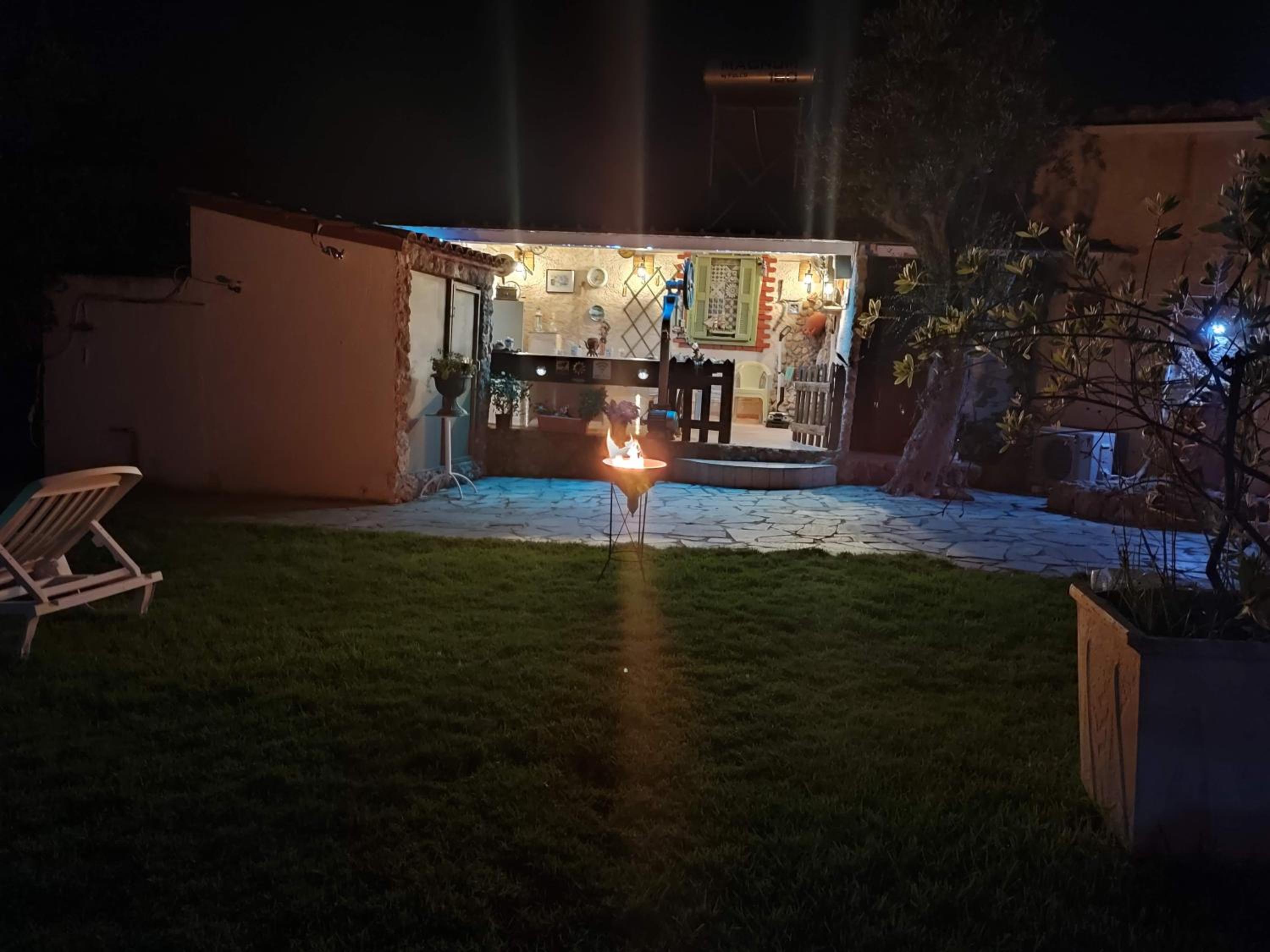 Photo 19
