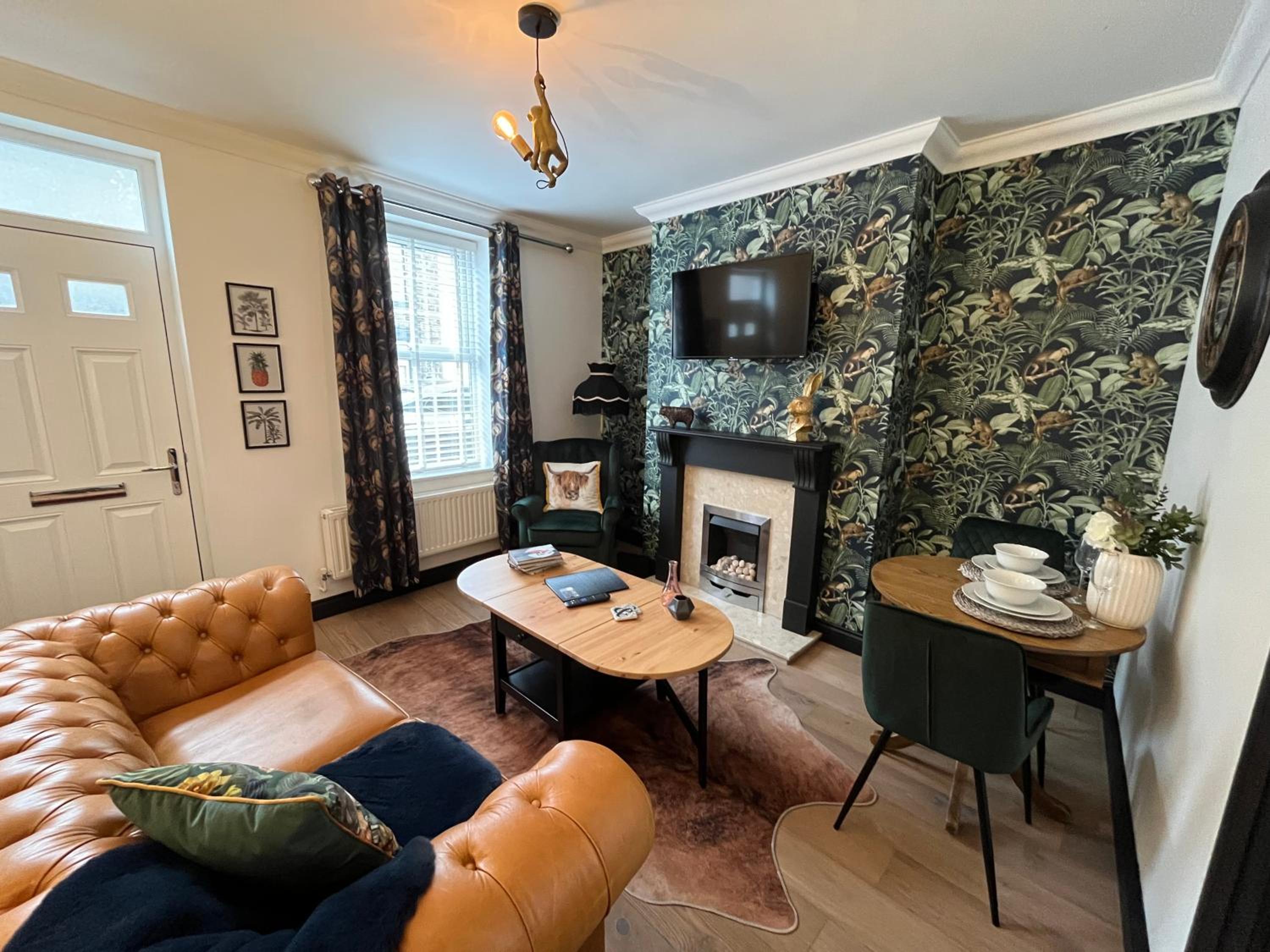 Contemporary & Chic inner terrace 5 mins from Barnsley town centre view 2