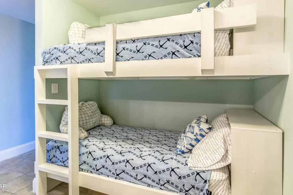 Cozy & Spacious Lake Town condo accommodates 6 view 4