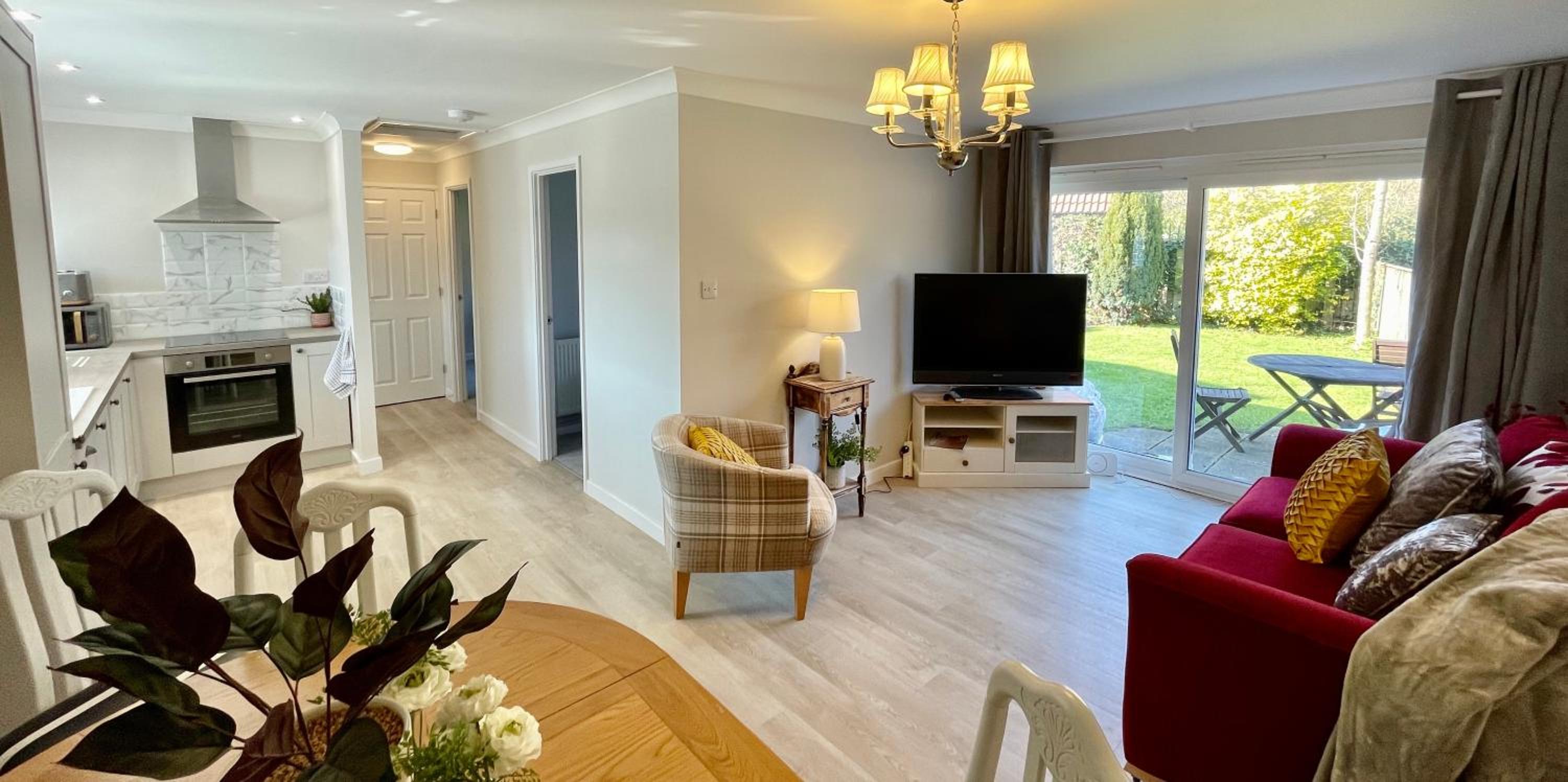 Charming 2 Bedroom Bungalow with open plan living view 5