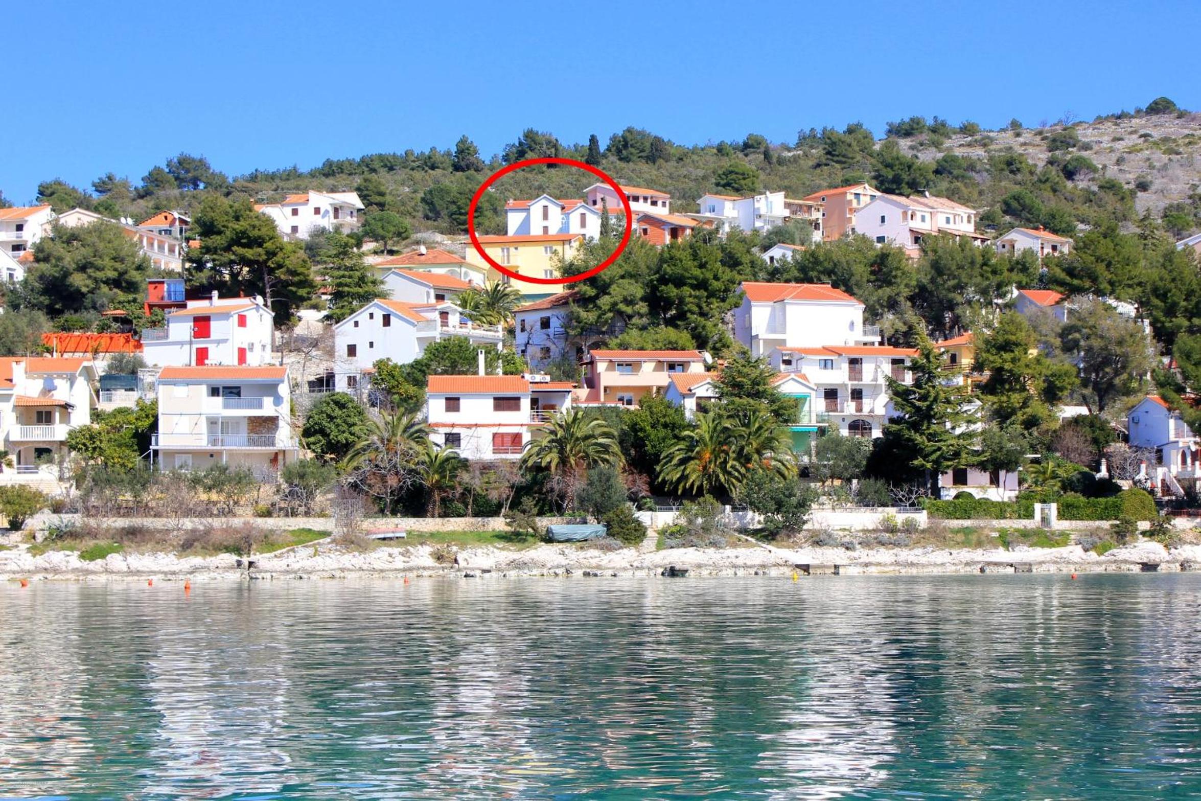 Family-friendly apartments with swimming pool Mavarstica, Ciovo - 18744