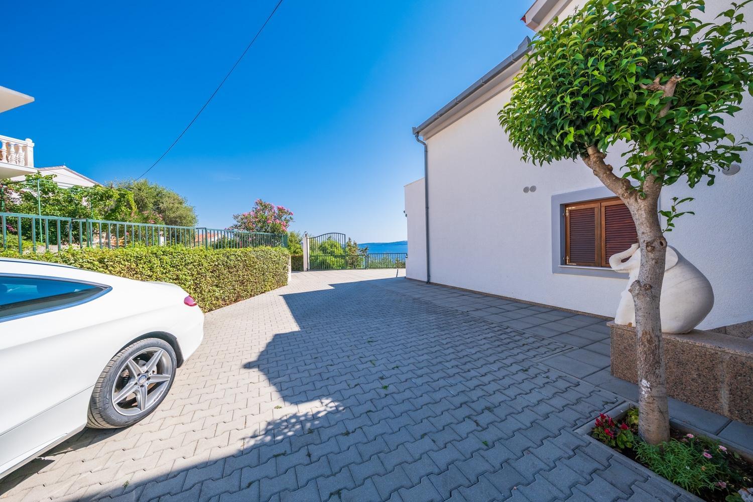 Family-friendly apartments with swimming pool Mavarstica, Ciovo - 18744