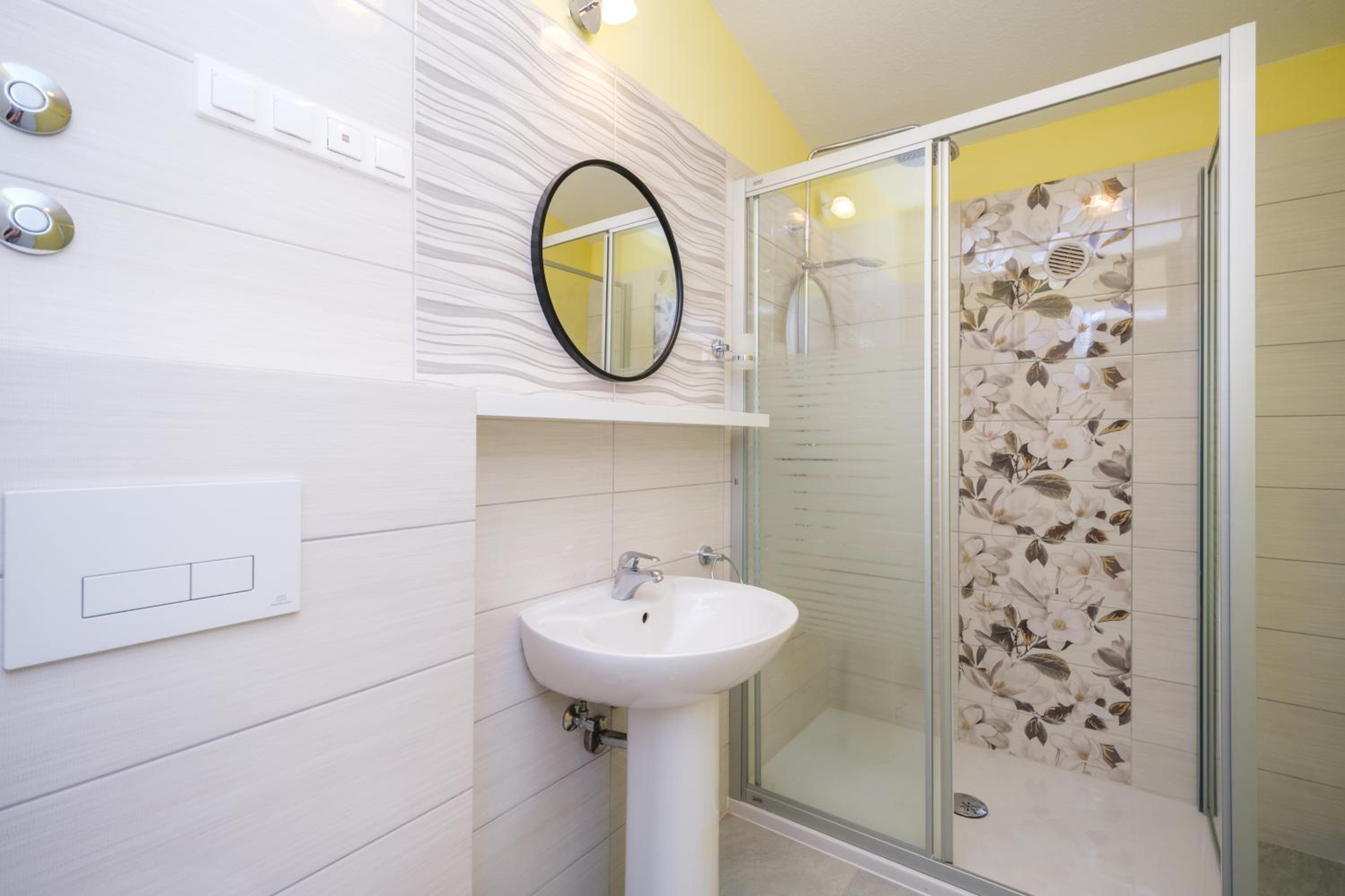 Family-friendly apartments with swimming pool Mavarstica, Ciovo - 18744