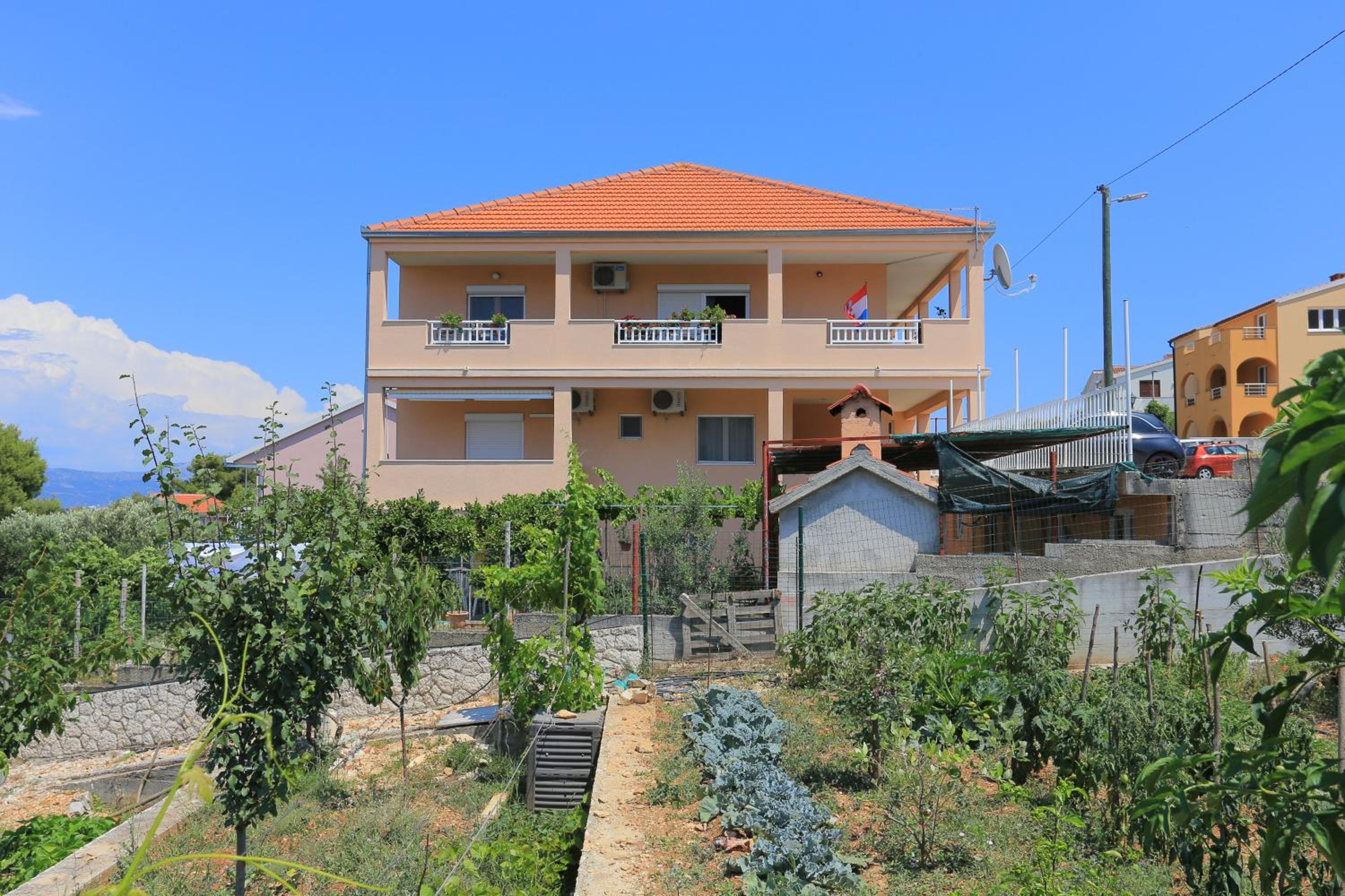Apartments with a parking space Okrug Donji, Ciovo - 18796 view 2