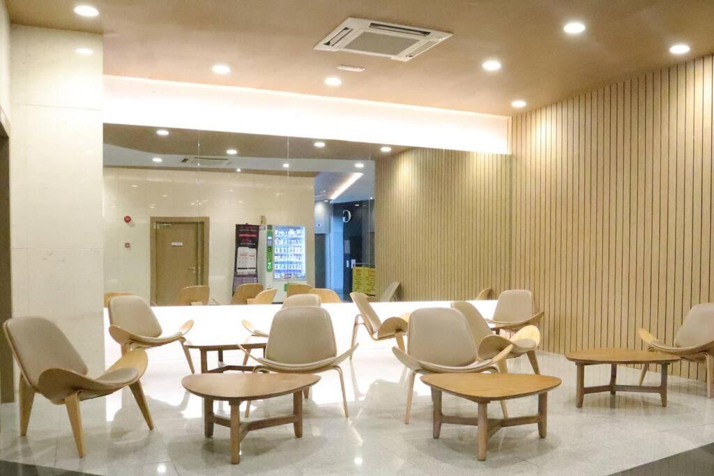 MyCrib45*The Robertson KL-B.Bintang
